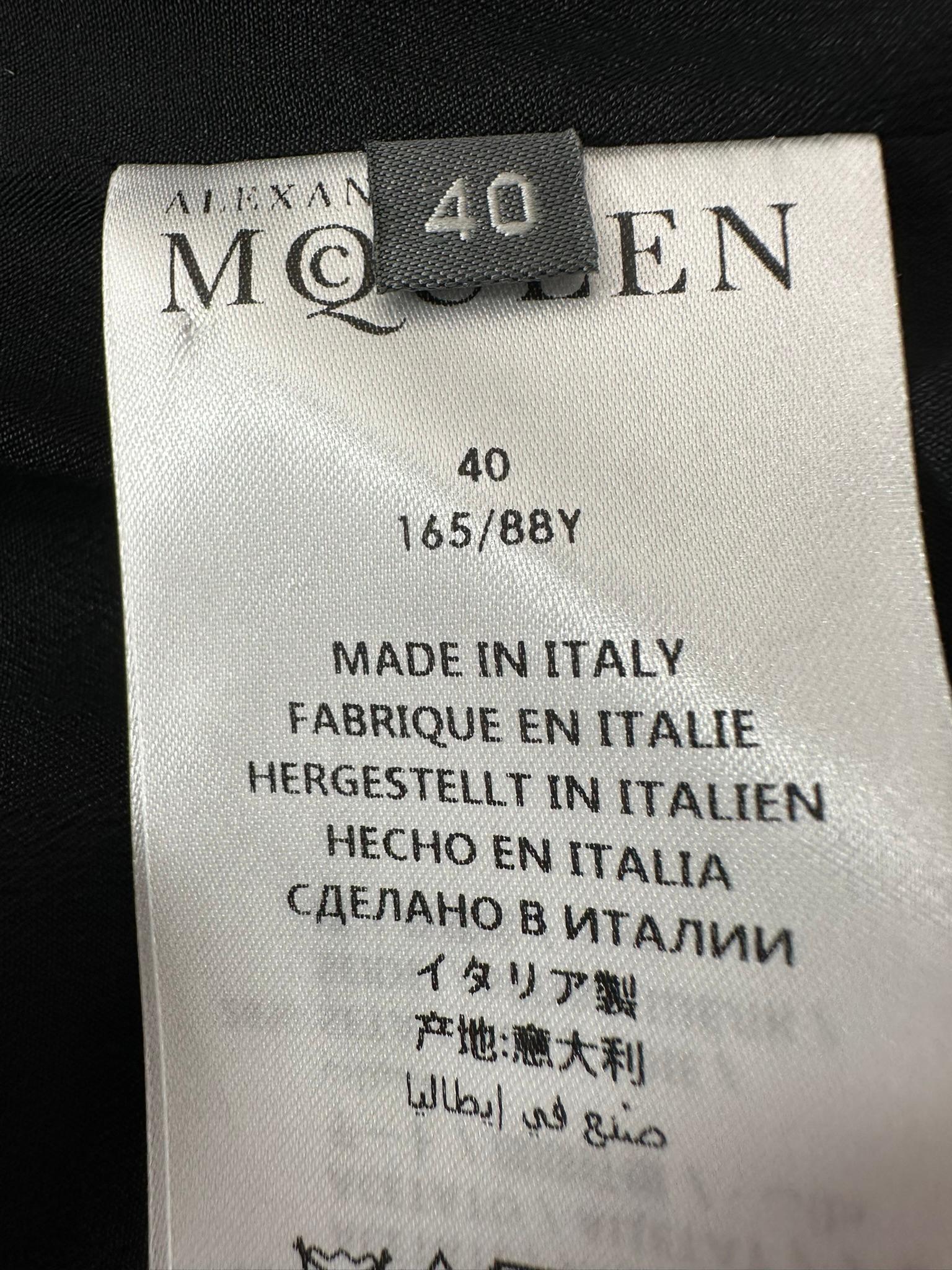 Alexander McQueen - Ophelia en soie noire - Robe fourreau à imprimé floral 40 en vente 8