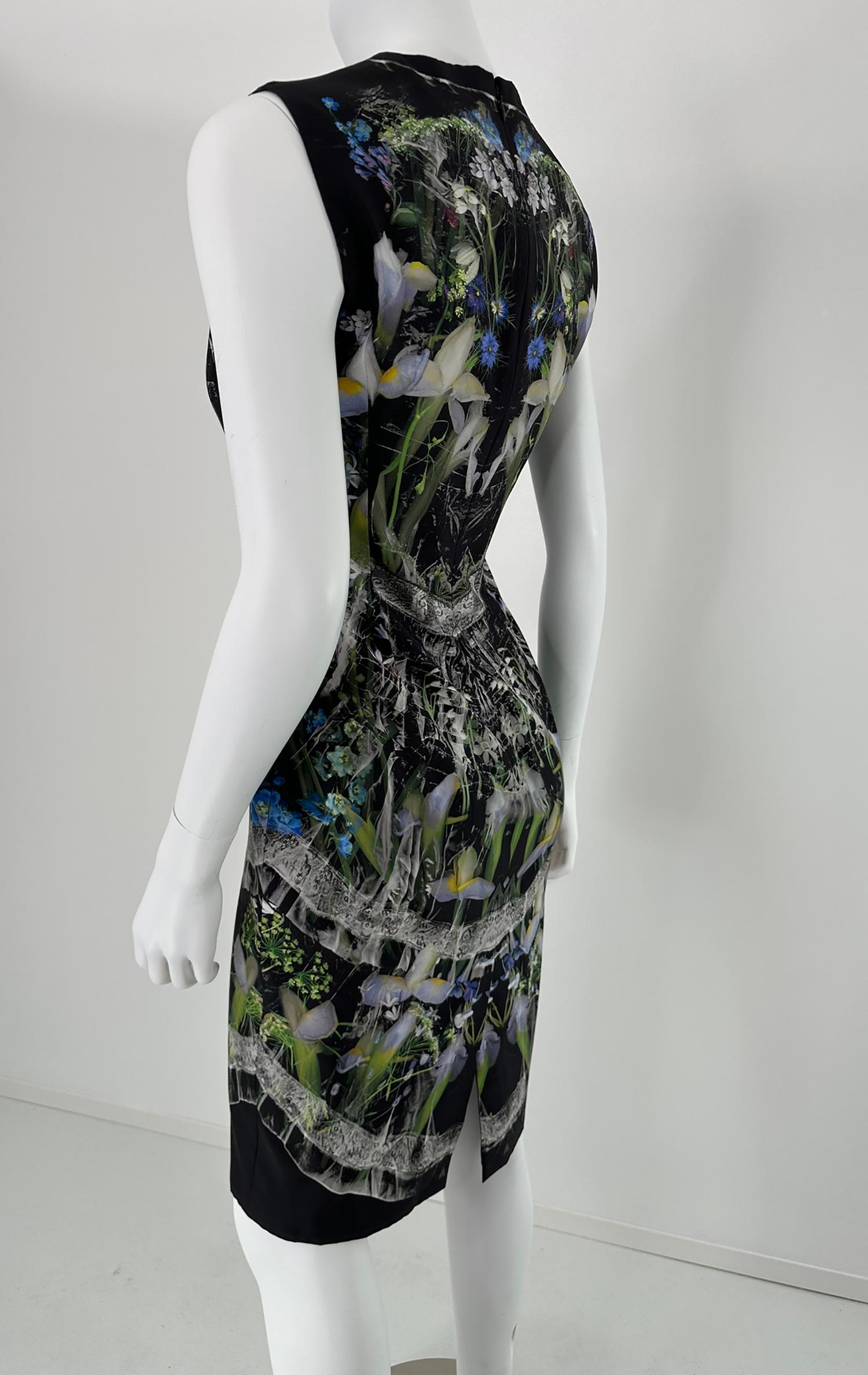 Alexander McQueen - Ophelia en soie noire - Robe fourreau à imprimé floral 40 Pour femmes en vente