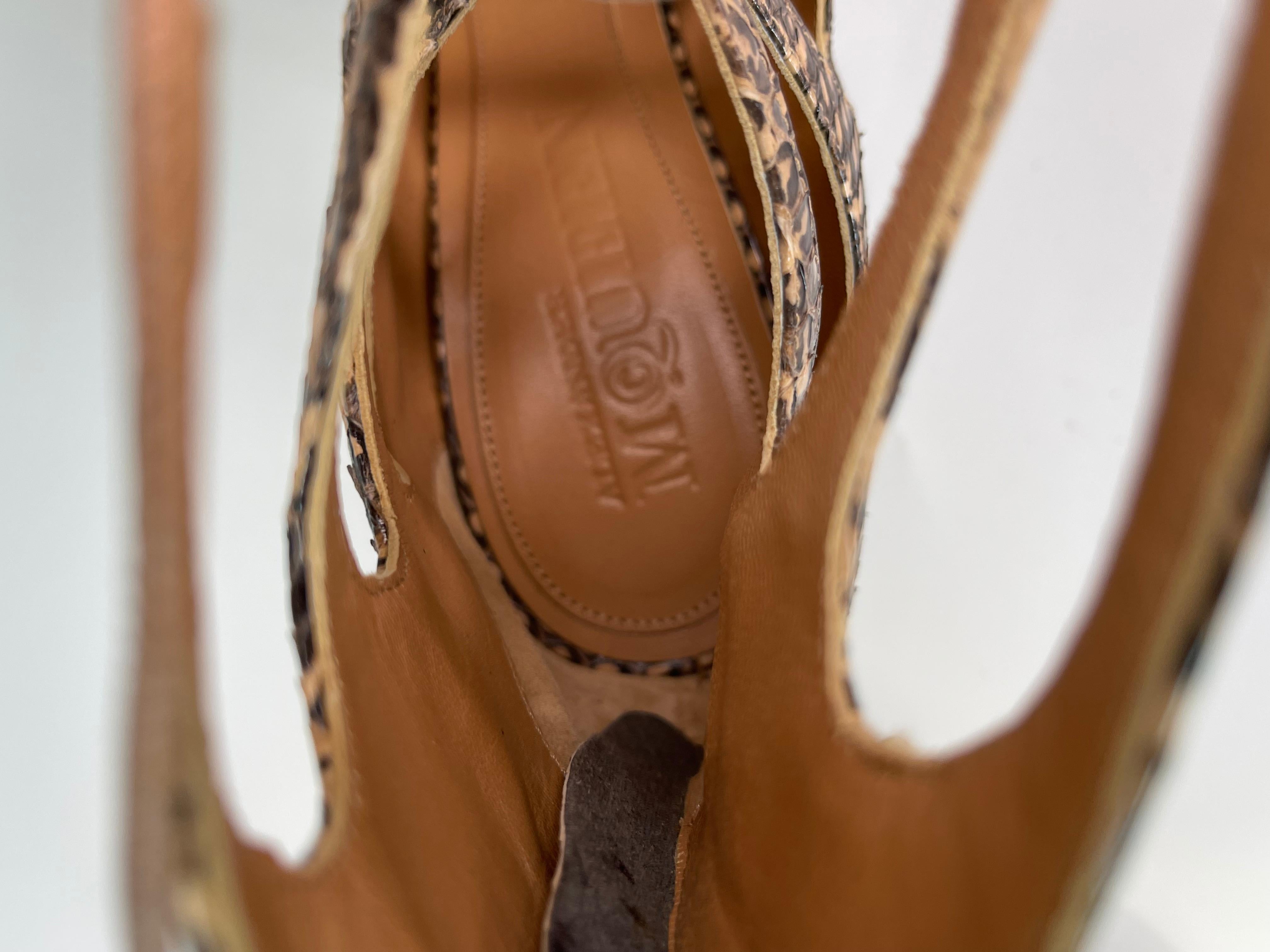 Alexander McQueen - Stiletto London Sand Russet en peau de serpent oxydé Nappa (39,5 EU) Bon état - En vente à Montreal, Quebec