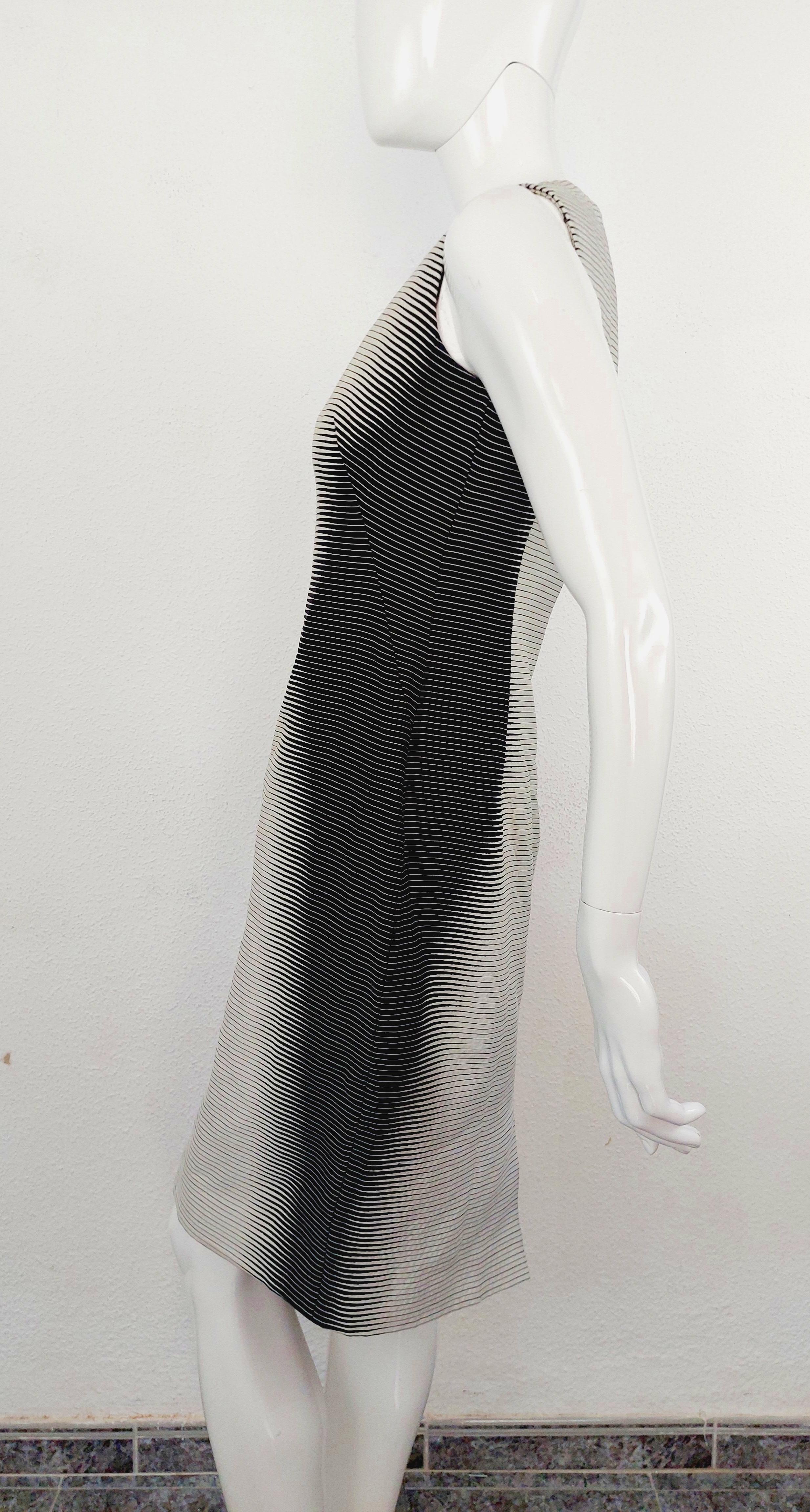 Alexander McQueen - Robe rayée à illusion d'optique Runway Resort Collection 2009 en vente 2
