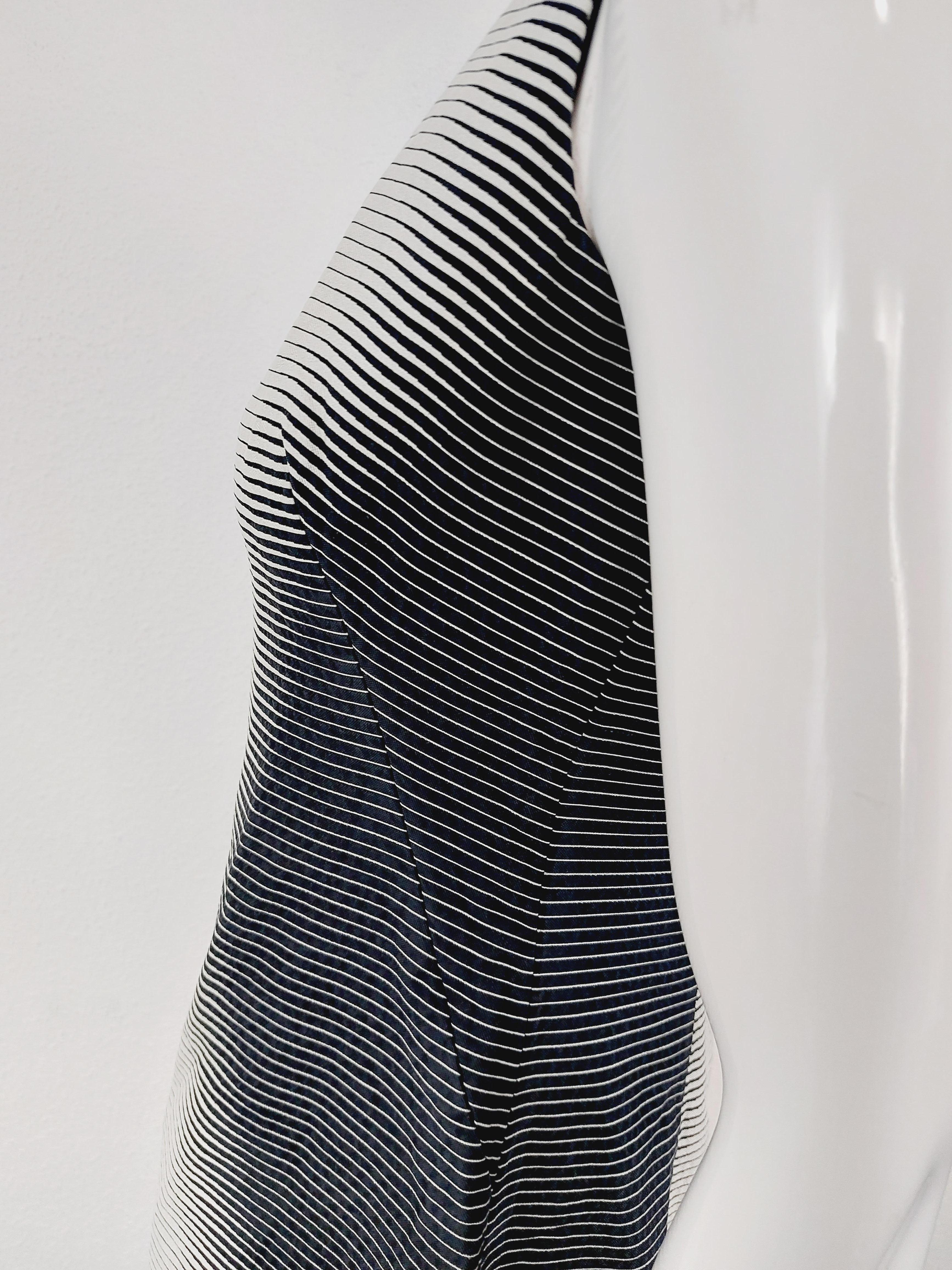 Alexander McQueen - Robe rayée à illusion d'optique Runway Resort Collection 2009 en vente 3
