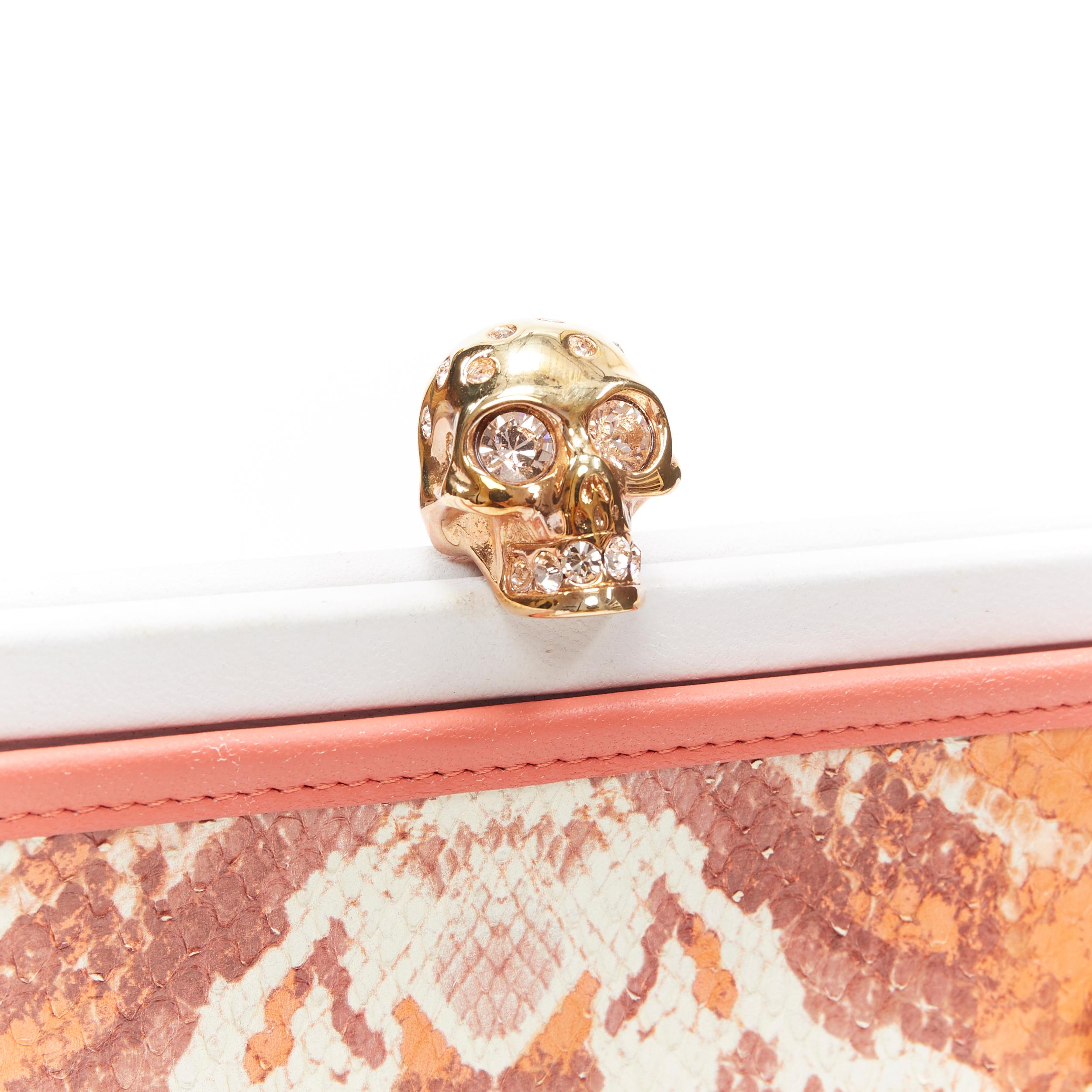 ALEXANDER MCQUEEN orange printed scaled leather gold crystal skull clutch bag
Brand: Alexander McQueen
Designer: Alexander McQueen
Model Name / Style: Clutch bag
Material: Leather
Color: Orange
Pattern: Animal Print
Closure: Clasp
Lining material: