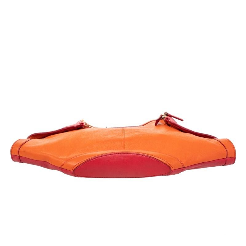 Alexander McQueen Orange/Red Leather Medium De Manta Clutch In Good Condition In Dubai, Al Qouz 2