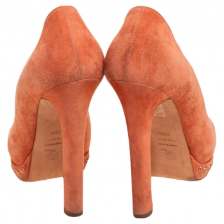Alexander McQueen escarpins orange à bout ouvert tête de mort, taille 38,5 en vente 1