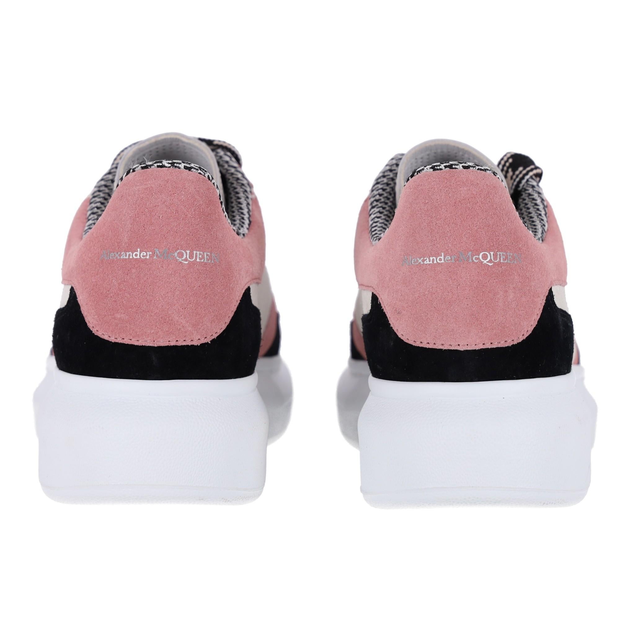 Alexander McQueen Oversized Low-Top Suede Sneakers In Good Condition For Sale In London, GB