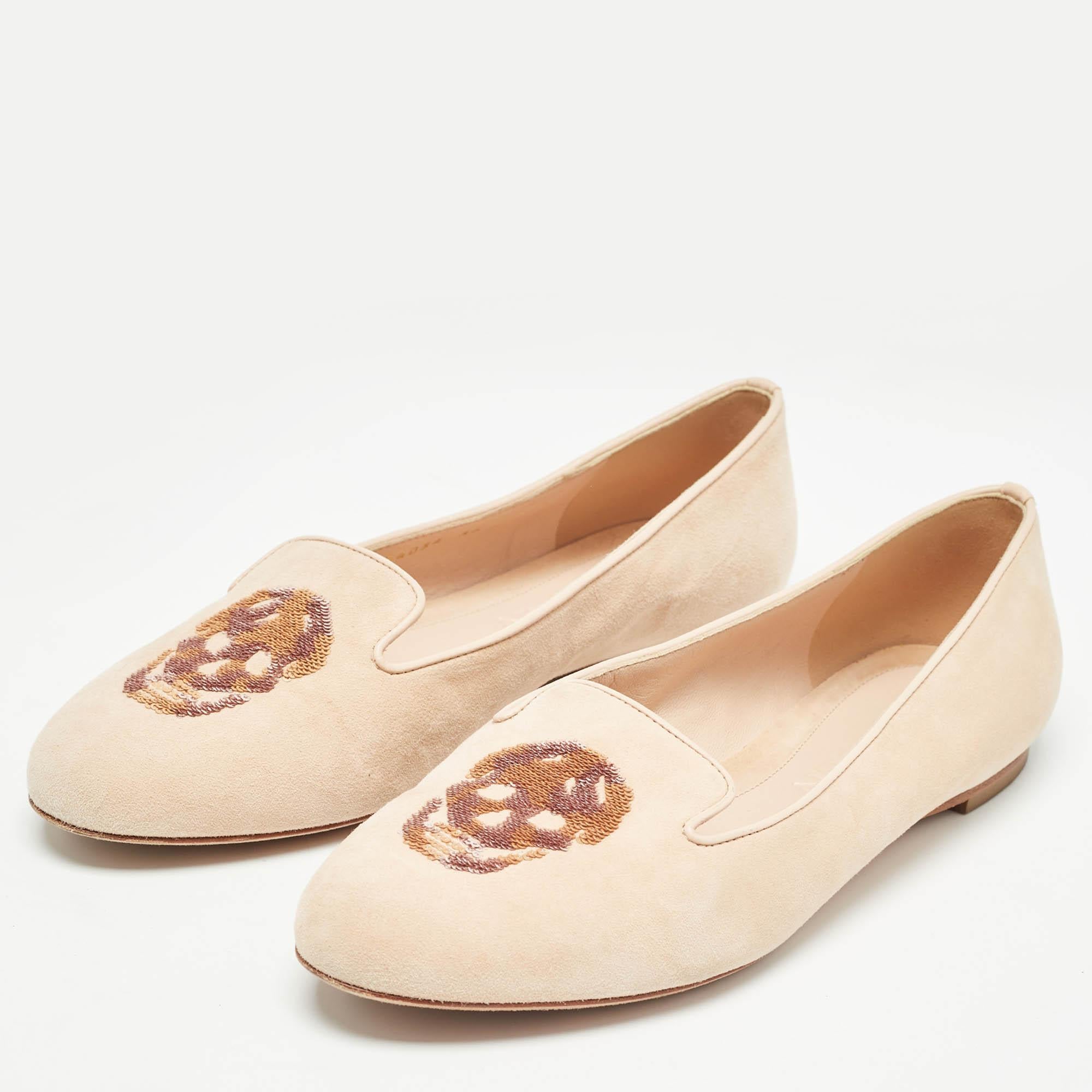 Lend the luxury appeal to your casuals with these Alexander McQueen smoking slippers. Crafted from peach-colored suede, they are the perfect choice when you want both comfort and style.