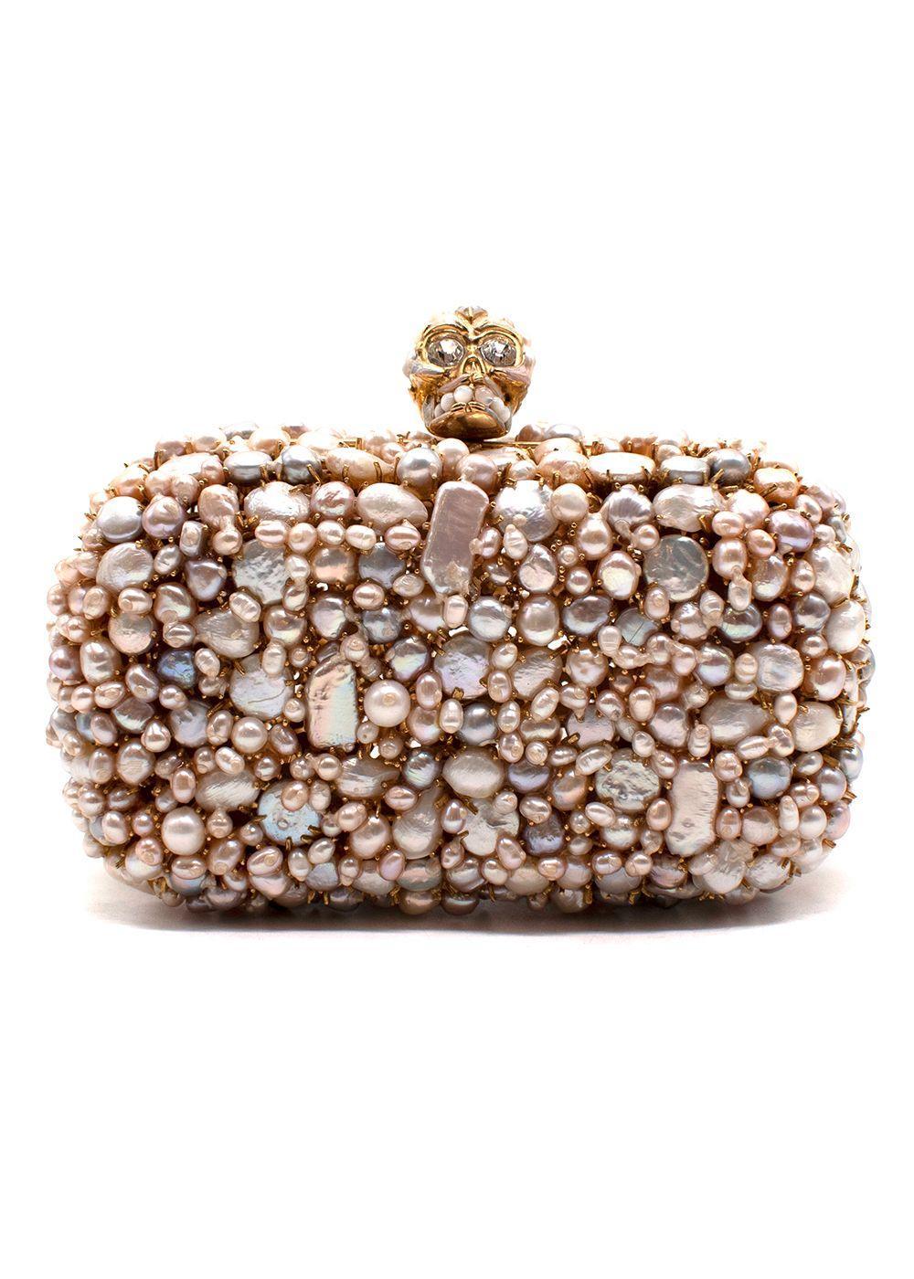 Alexander McQueen Pearl Embellished Clutch Bag
Faux pearl body
Crystal and faux pearl skull fastening
Rectangular body
Nude leather interior
Push clasp fastening
Materials: Faux pearl, metal, leather
Width: 16cm
Height: 11cm
Depth: 5cm
Made in