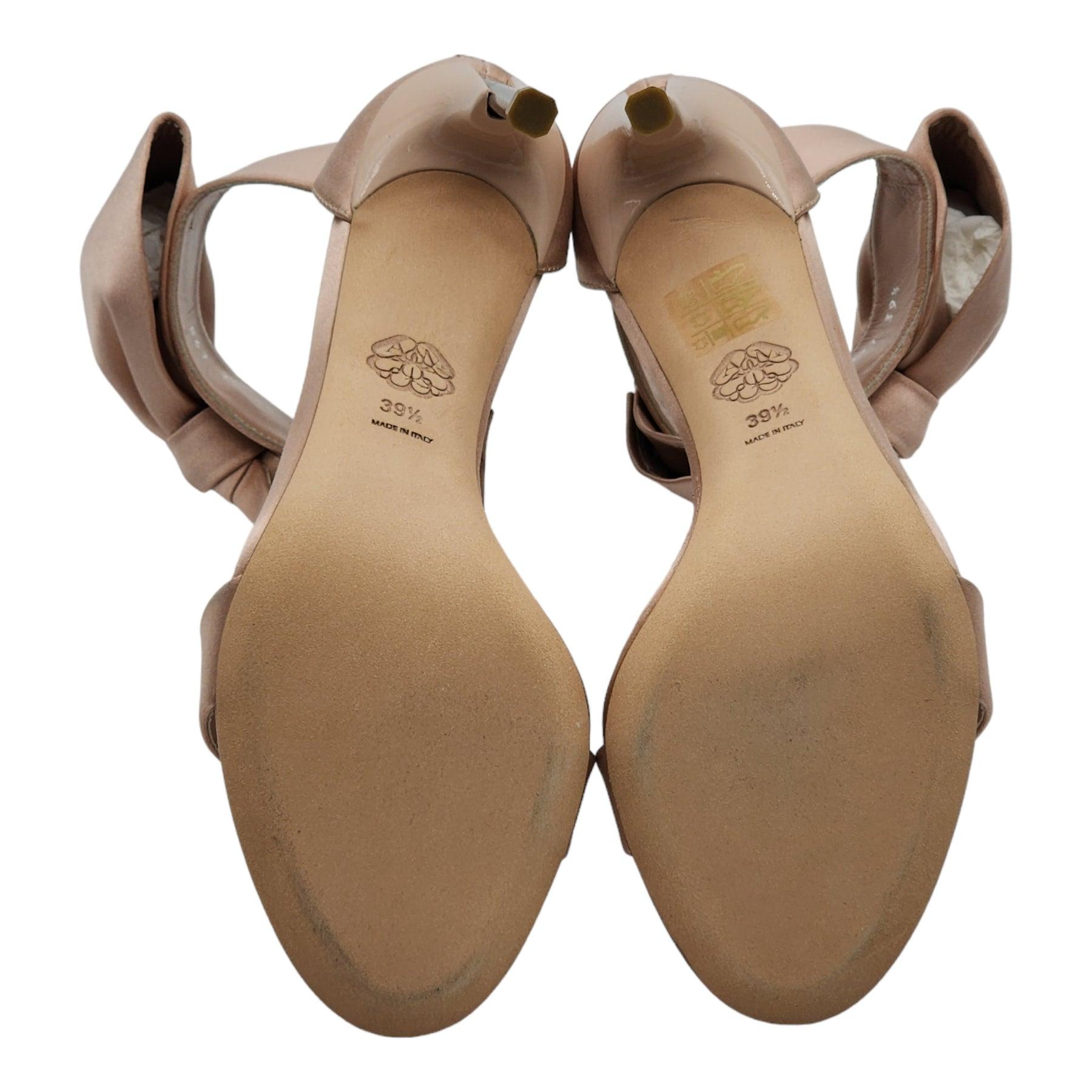 Alexander McQueen Pin Heel Bow Pumps Satin in Nude In Excellent Condition For Sale In Los Angeles, CA