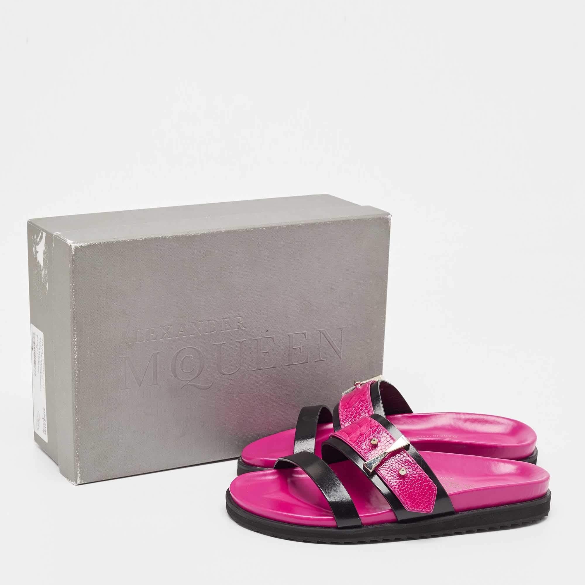 Alexander McQueen Pink/Black Ostrich Embossed and Leather Flat Sandals Size 38 4