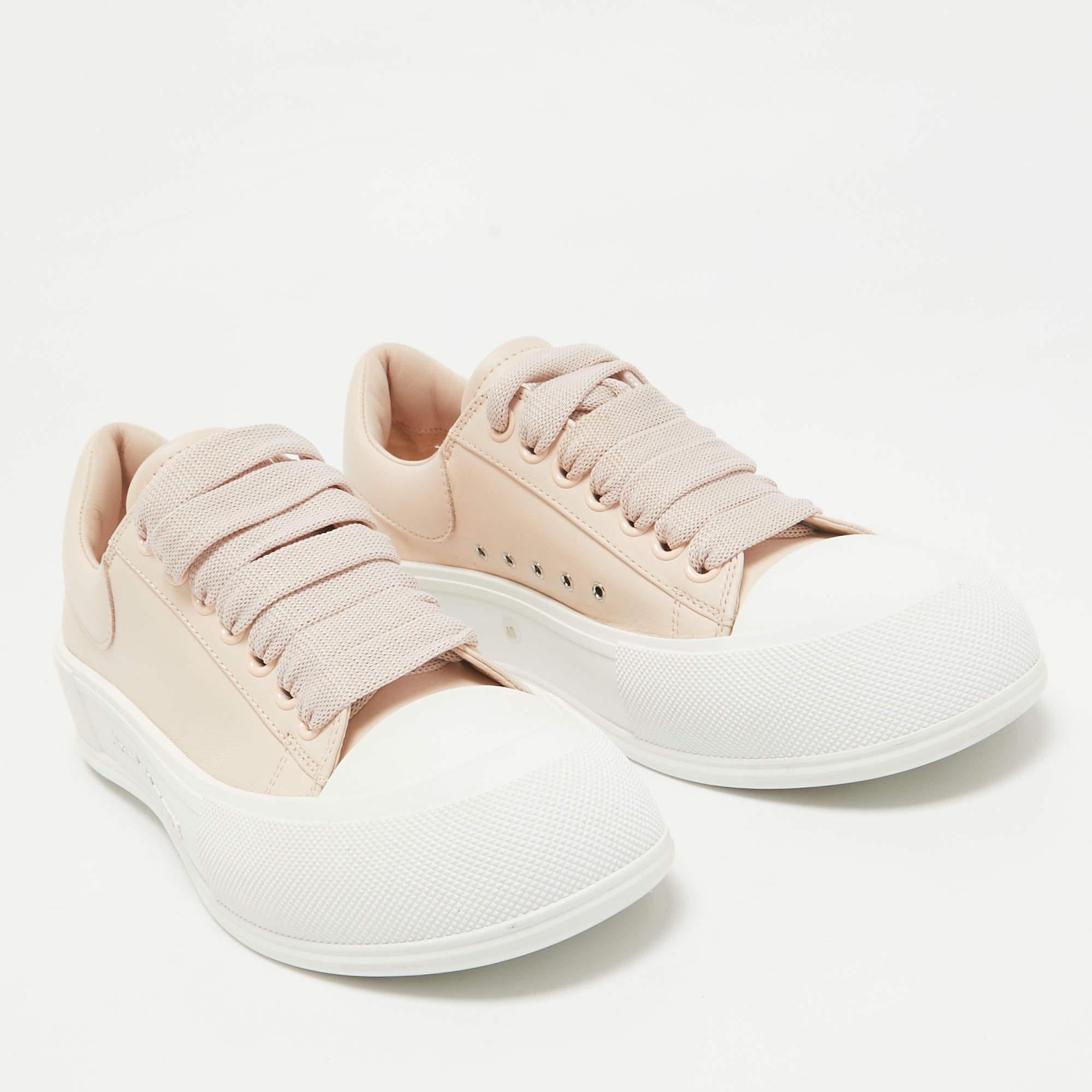 Alexander McQueen Rosa Leder-Decken-Plimsoll-Turnschuhe aus Leder Größe 40 im Zustand „Gut“ in Dubai, Al Qouz 2