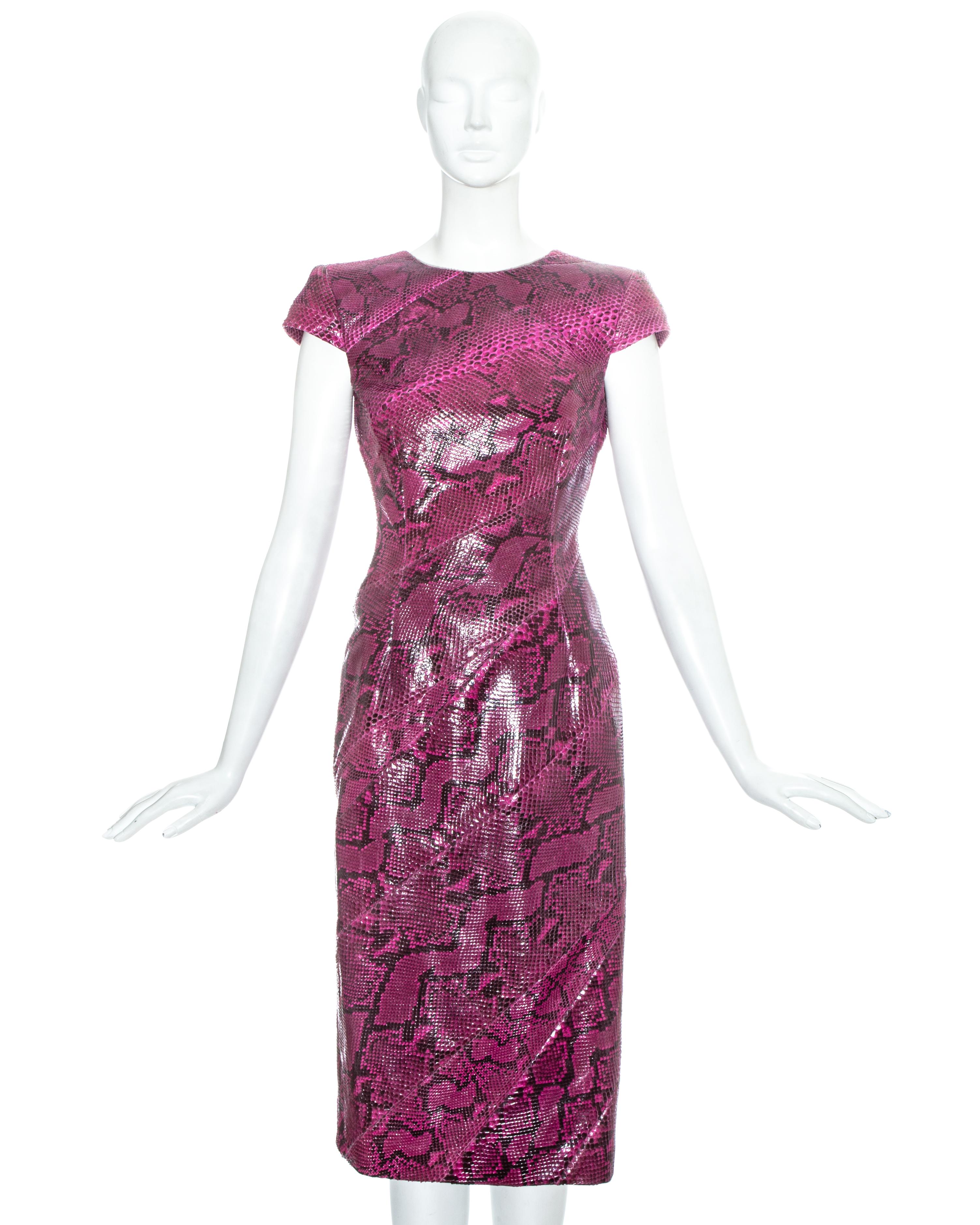 Alexander McQueen pink python bias cut evening dress with padded shoulders, cap sleeves and silk lining

Spring-Summer 2008