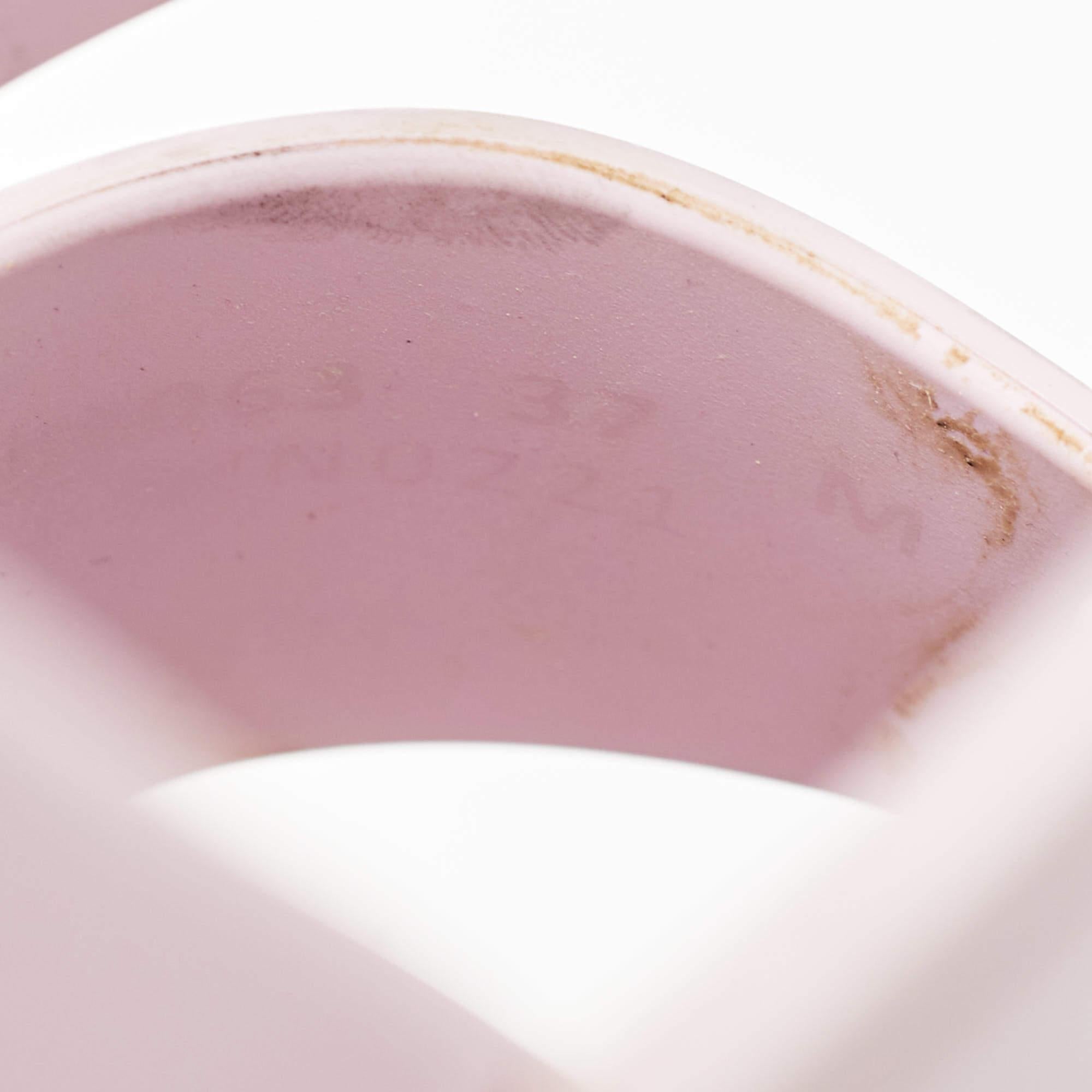 Alexander McQueen - Scivoli piatti in gomma rosa con dettagli di fibbie - taglia 37 in vendita 3