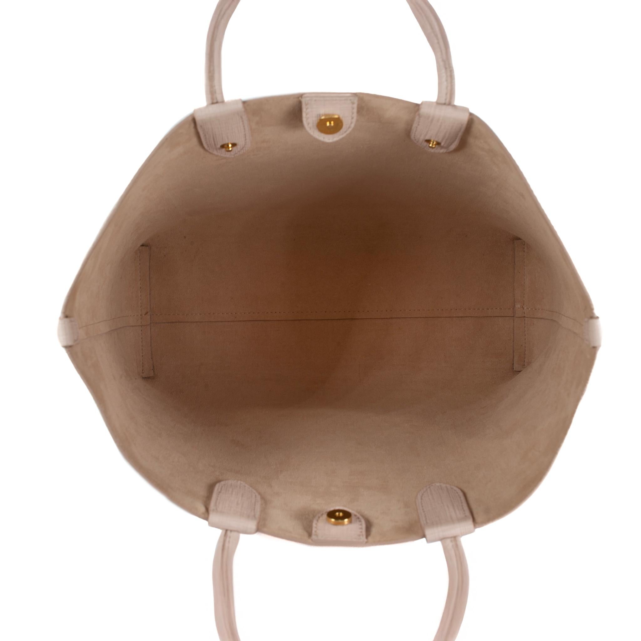 Alexander McQueen Borsa a tracolla in pelle saffiano rosa in vendita 5