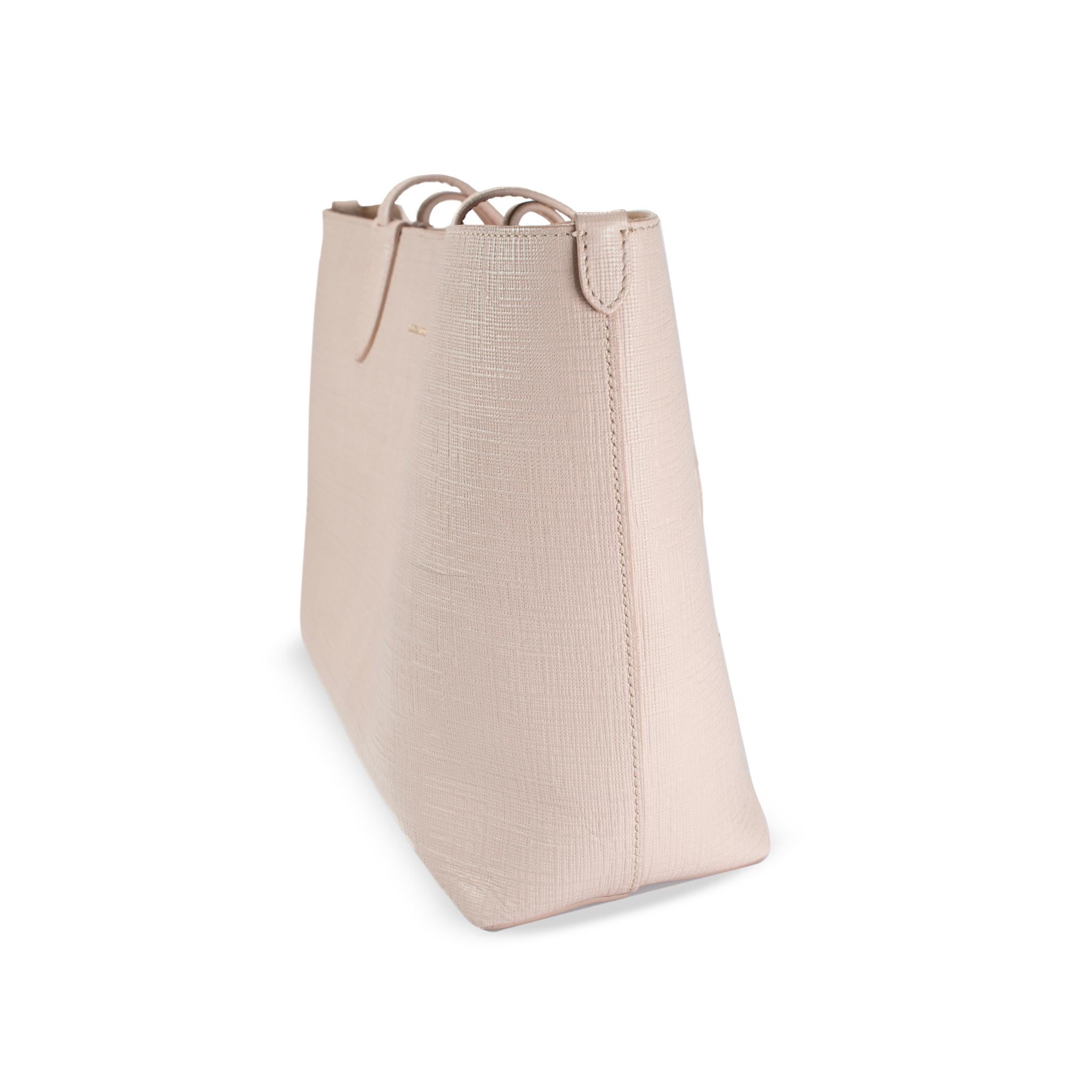 Marchio: Alexander McQueen 

Misure (L x H x P): 15.75