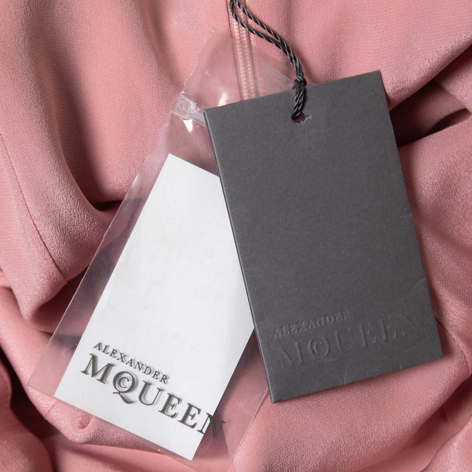 Alexander McQueen - Robe à épaules dénudées en mousseline de soie rose à volants S en vente 1