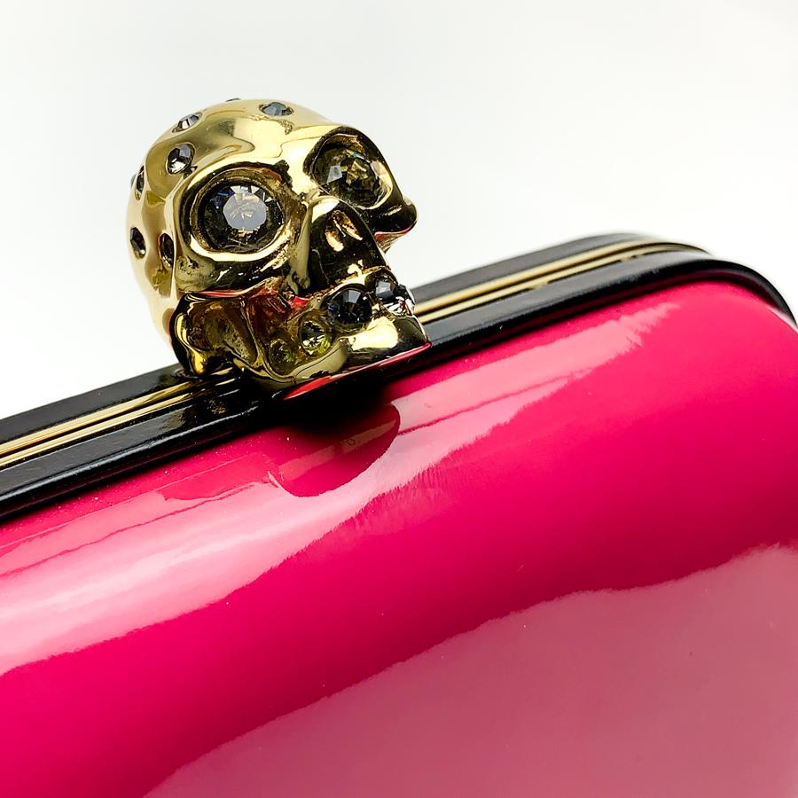 ALEXANDER McQUEEN Pink Skull Clutch Bag In Excellent Condition In Paris, FR