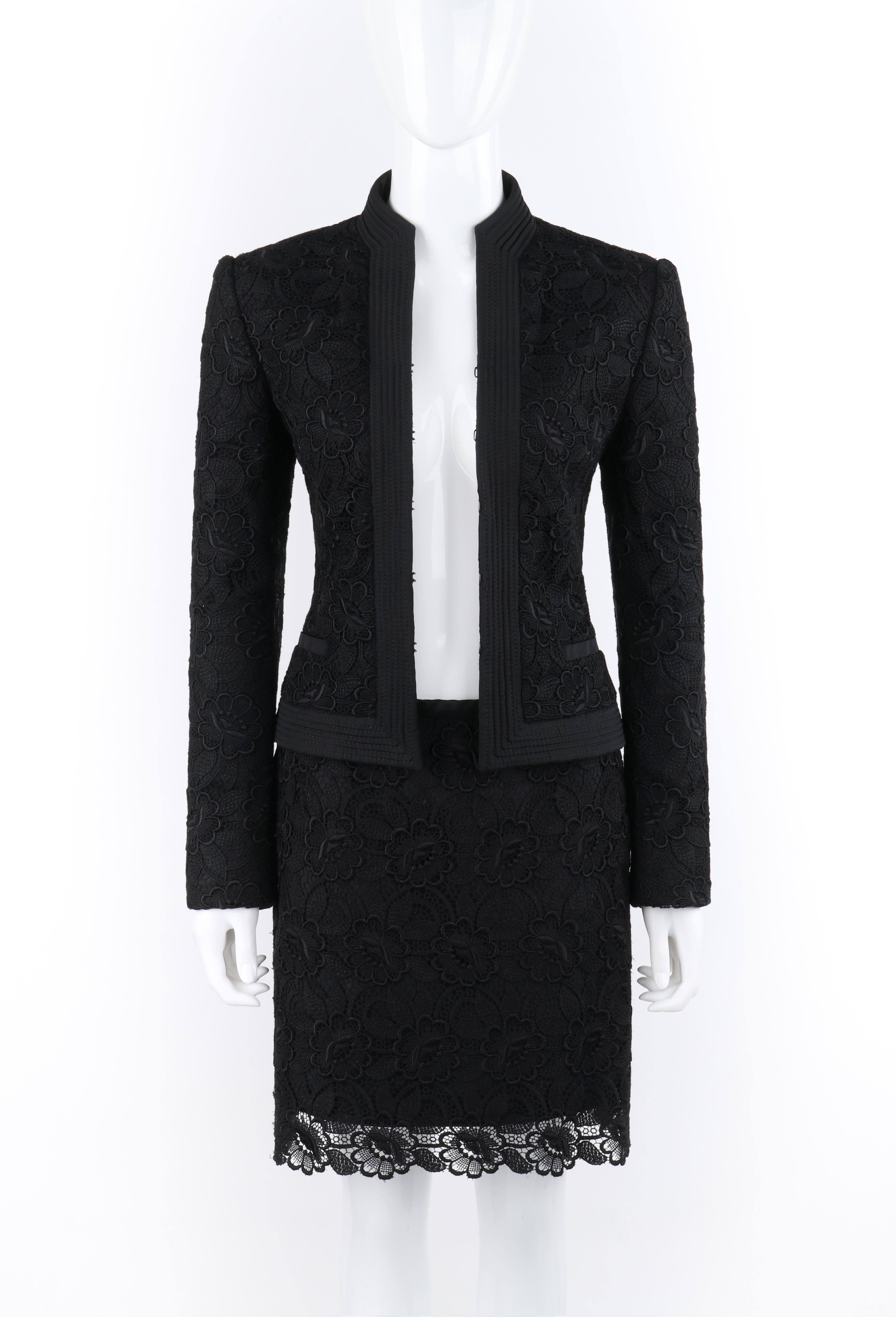 ALEXANDER McQUEEN Pre-Fall 2006 Black Two Piece Lace Jacket Skirt Suit Set In Good Condition For Sale In Thiensville, WI