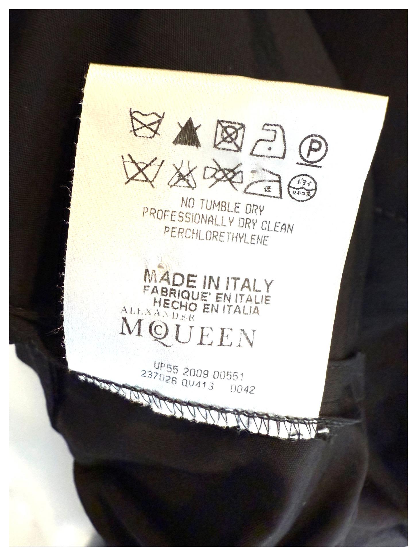 Alexander McQueen Pre-Fall 2009 Robe chemise à manches kimono Taille 42 en vente 6