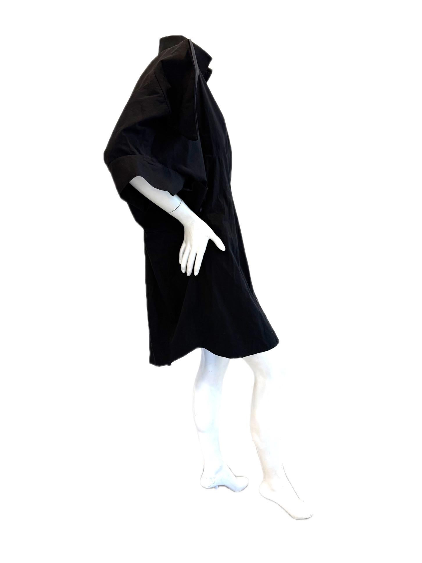 Noir Alexander McQueen Pre-Fall 2009 Robe chemise à manches kimono Taille 42 en vente