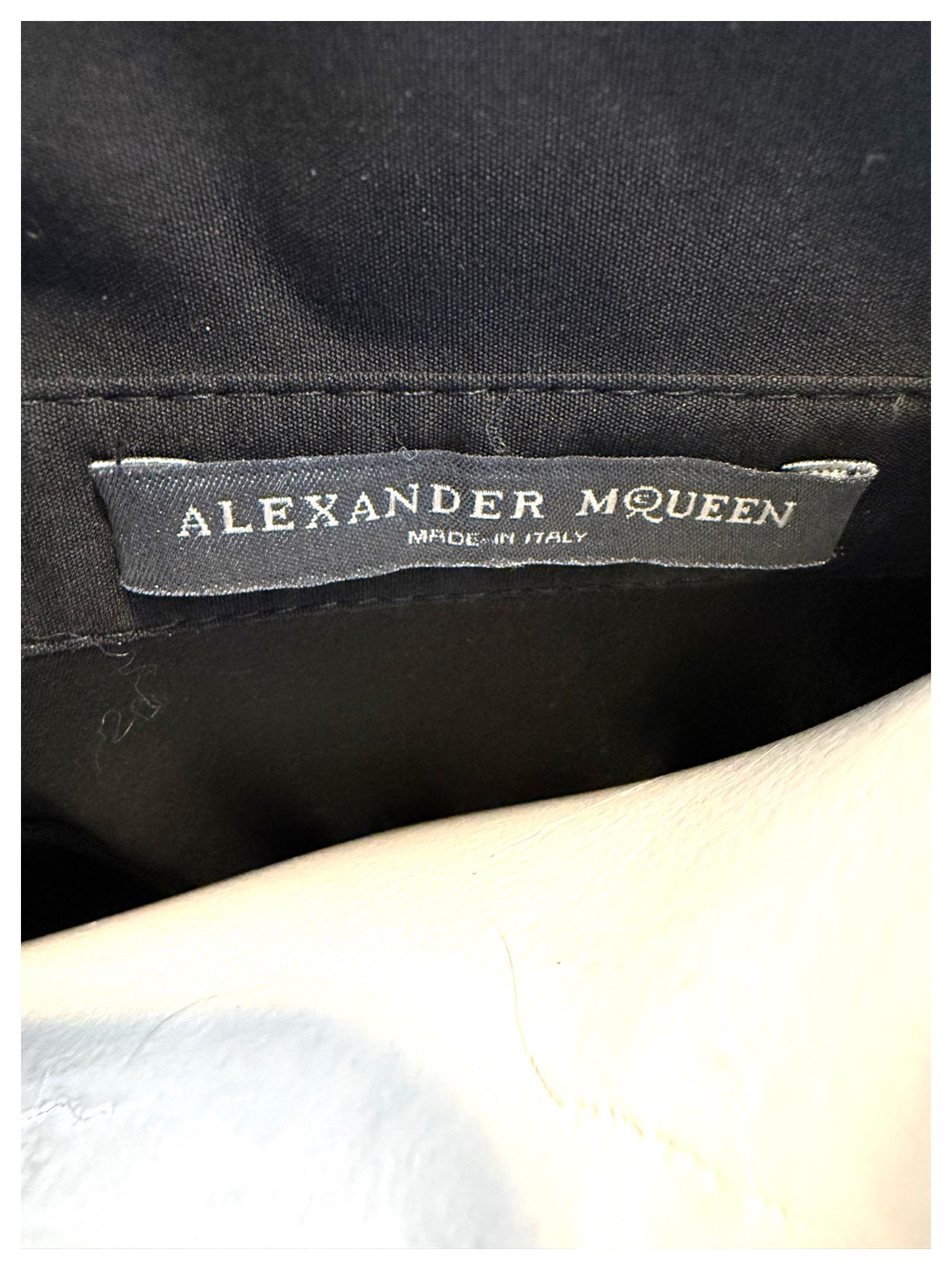 Alexander McQueen Pre-Fall 2009 Robe chemise à manches kimono Taille 42 en vente 4