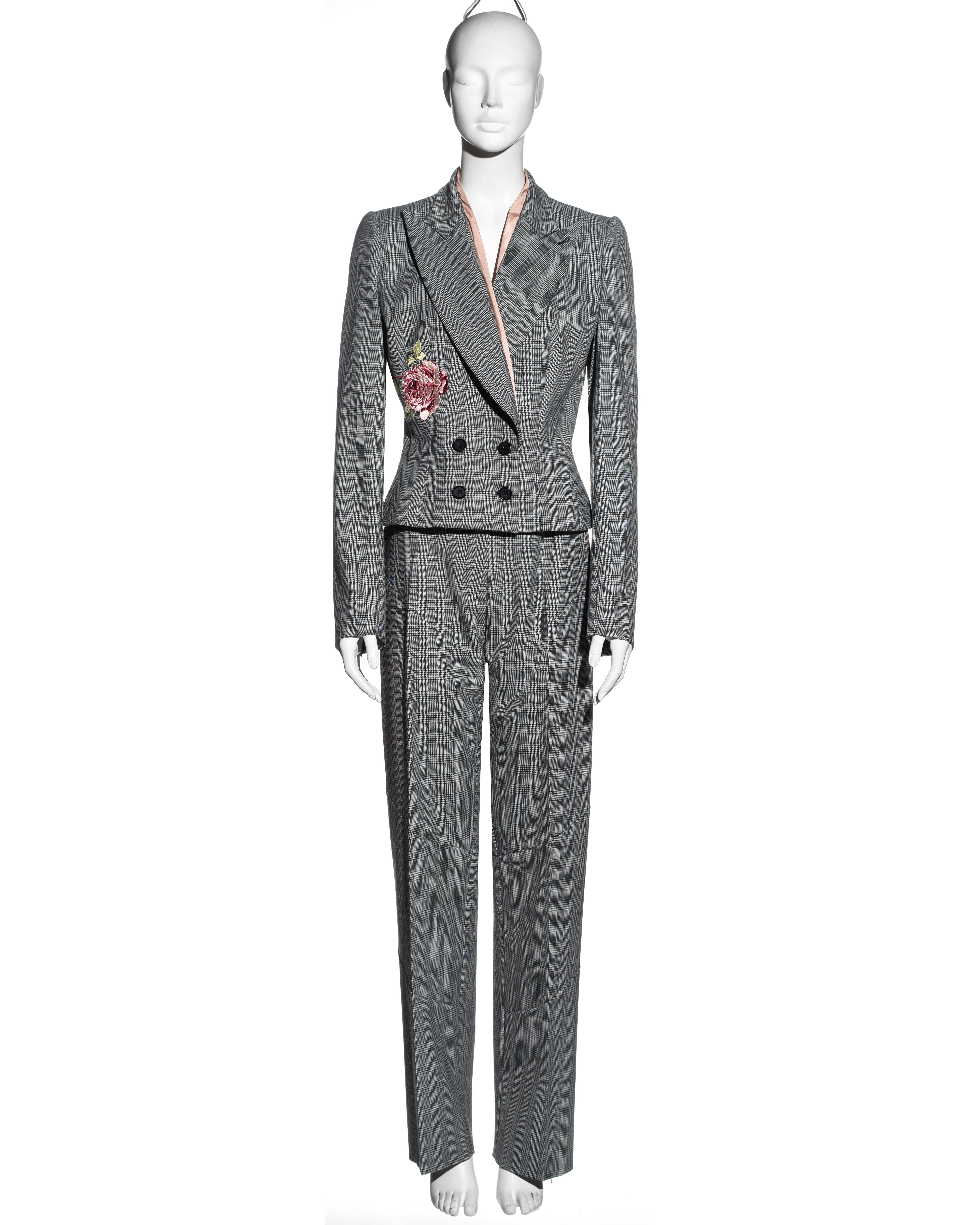 Importante abito pantalone di Alexander McQueen 
