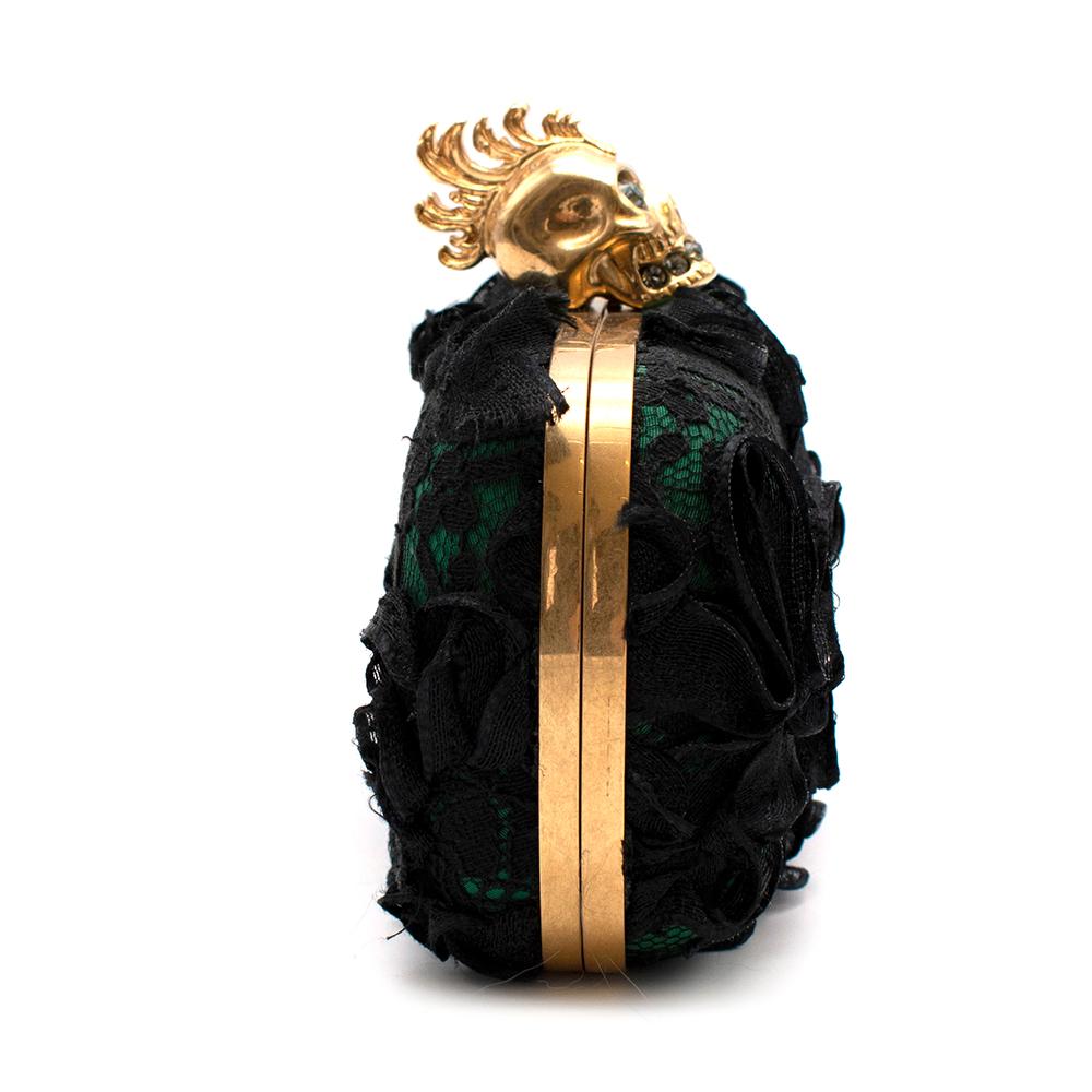 Alexander McQueen Punk Baroc Ruffle Skull Clutch Bag

- Iconic Skull Clap Closure 
- Gold Hardware 
- Leather Lining 
- Swarovski Crystals

Material:
- 100% Calf Leather 

Made in Italy 

Height: 10cm
Width: 5cm
Length: 16cm
Depth: 9cm