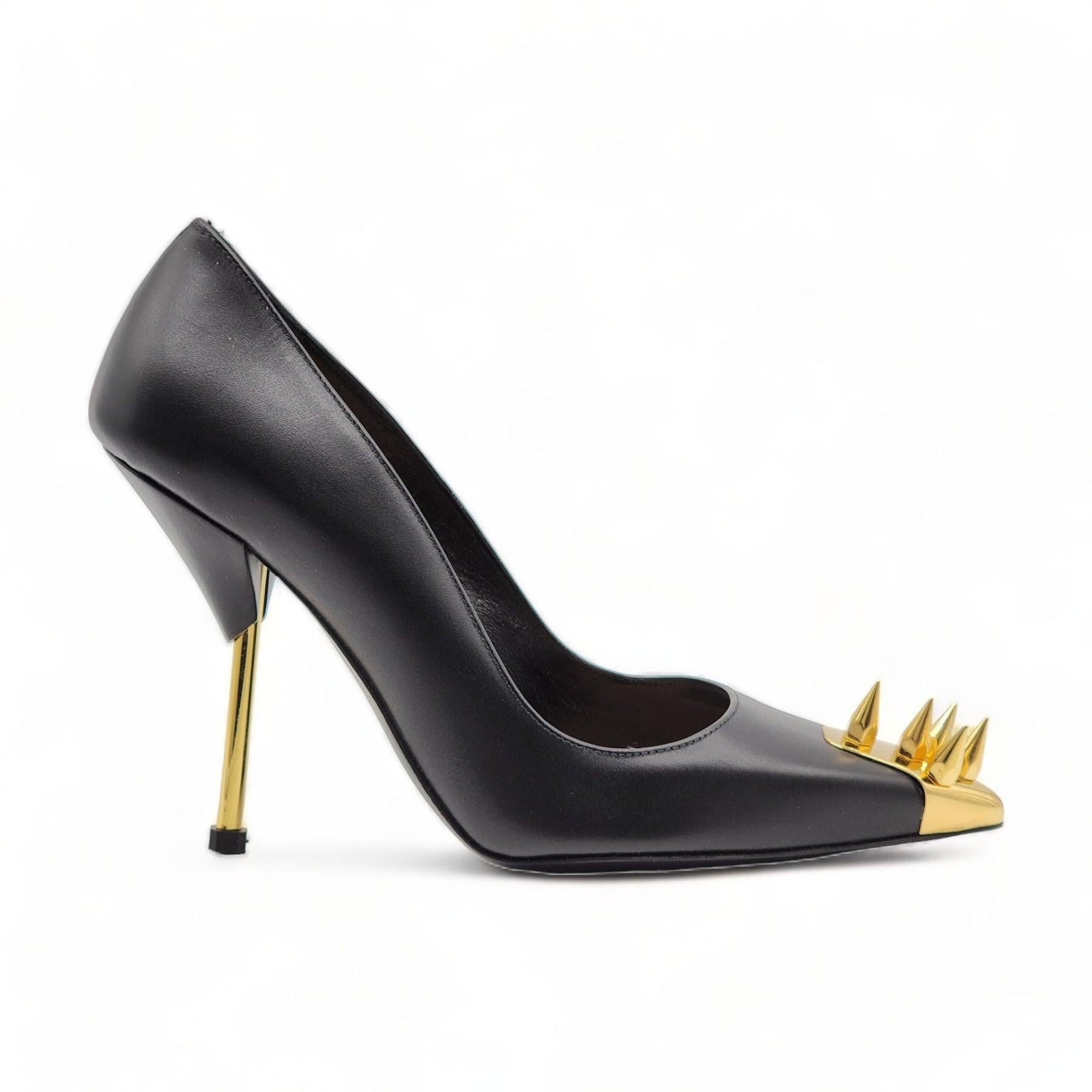 Alexander McQueen Punk Spike Pumps Leather in Black.

Additional information:
Material: Smooth calf leather
Color: Black
Size: 7 US
Country: Italy
Dimension: 3.5