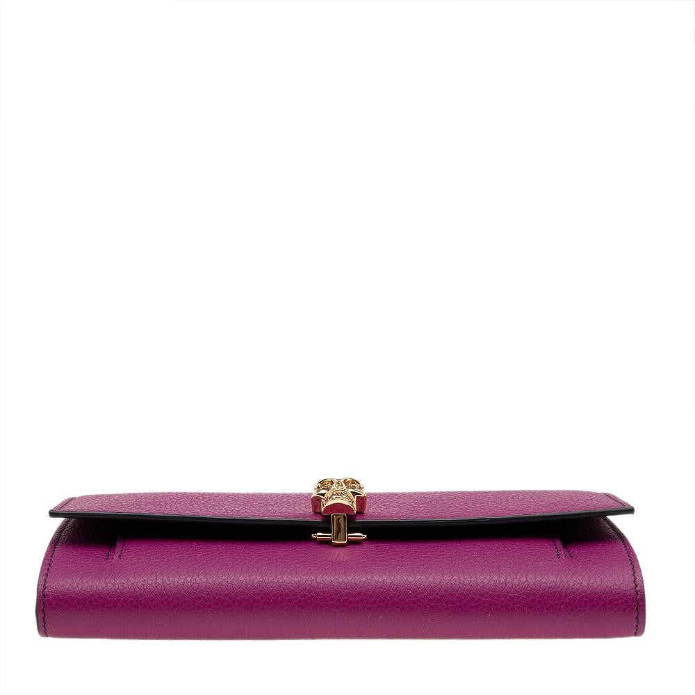 Alexander McQueen Purple Leather Flap Wallet on Chain In Excellent Condition In Dubai, Al Qouz 2