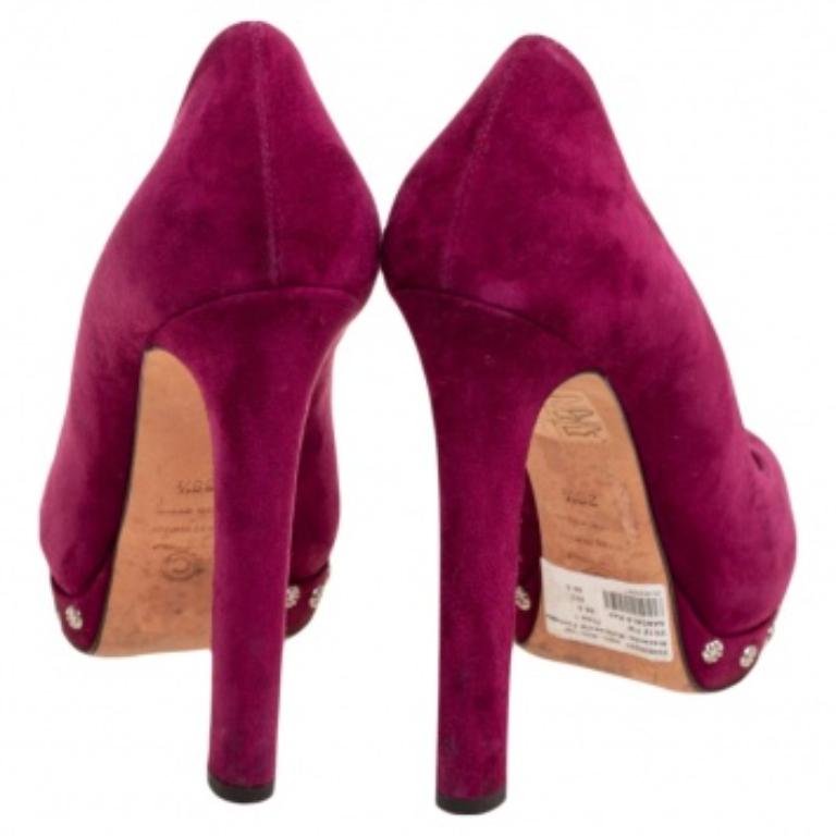 Alexander McQueen escarpins en daim violet ornés d'un crâne à bout ouvert, taille 38,5 en vente 2