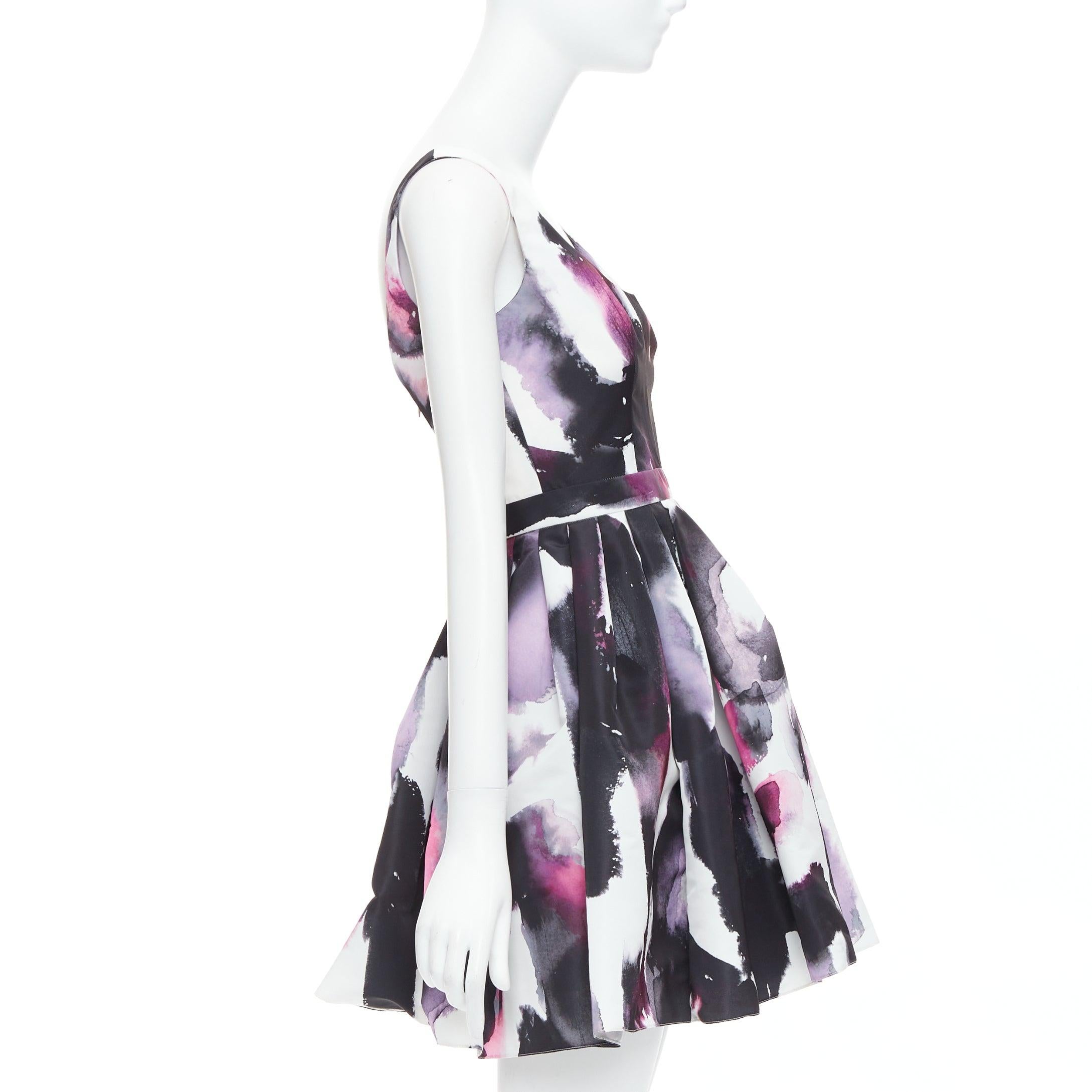 ALEXANDER MCQUEEN purple watercolor Graffiti print flared short dress IT38 In Excellent Condition For Sale In Hong Kong, NT