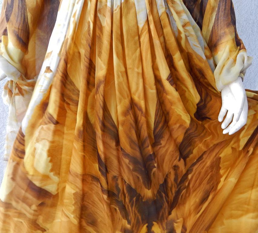Alexander McQueen Rare robe caftan de défilé  NWT en vente 2