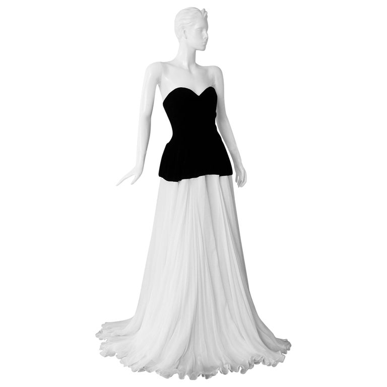alexander mcqueen black white dress McQueen // SS 2010 Black & White Knit Floral Dress – VSP Consignment
