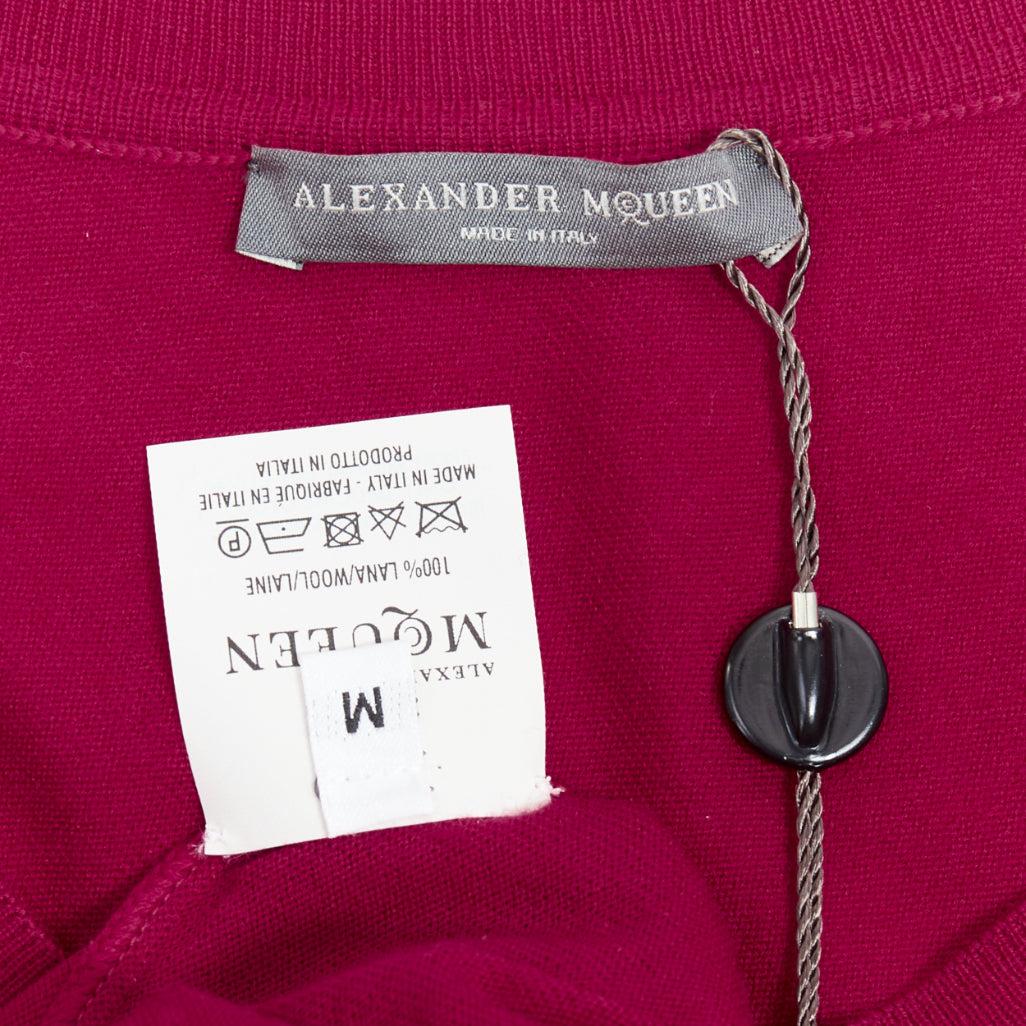ALEXANDER MCQUEEN Himbeerroter asymmetrischer Pullover aus 100 % Wolle mit asymmetrischem Vorhang M im Angebot 3