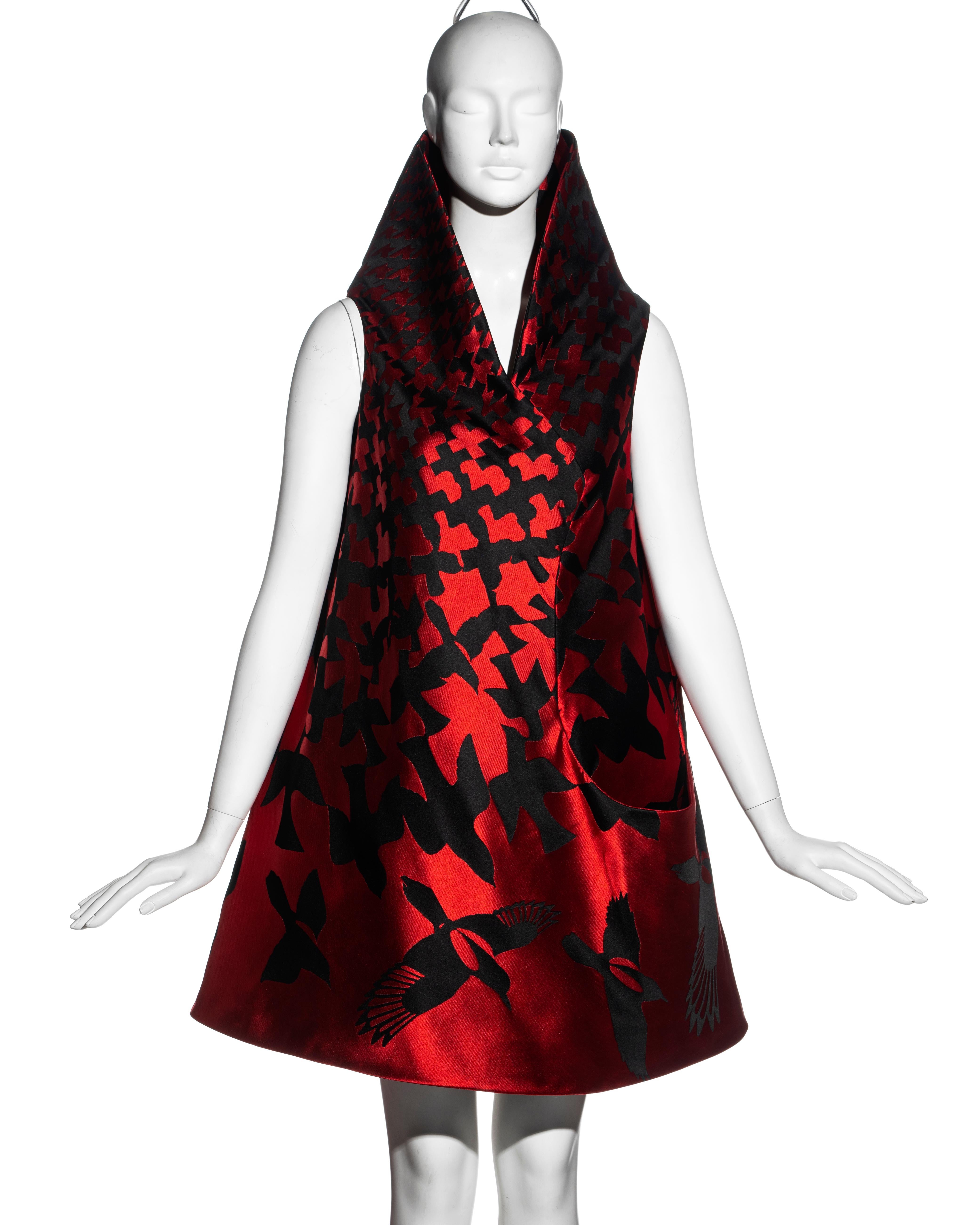 Black Alexander McQueen red and black silk jacquard a-line evening dress, fw 2009