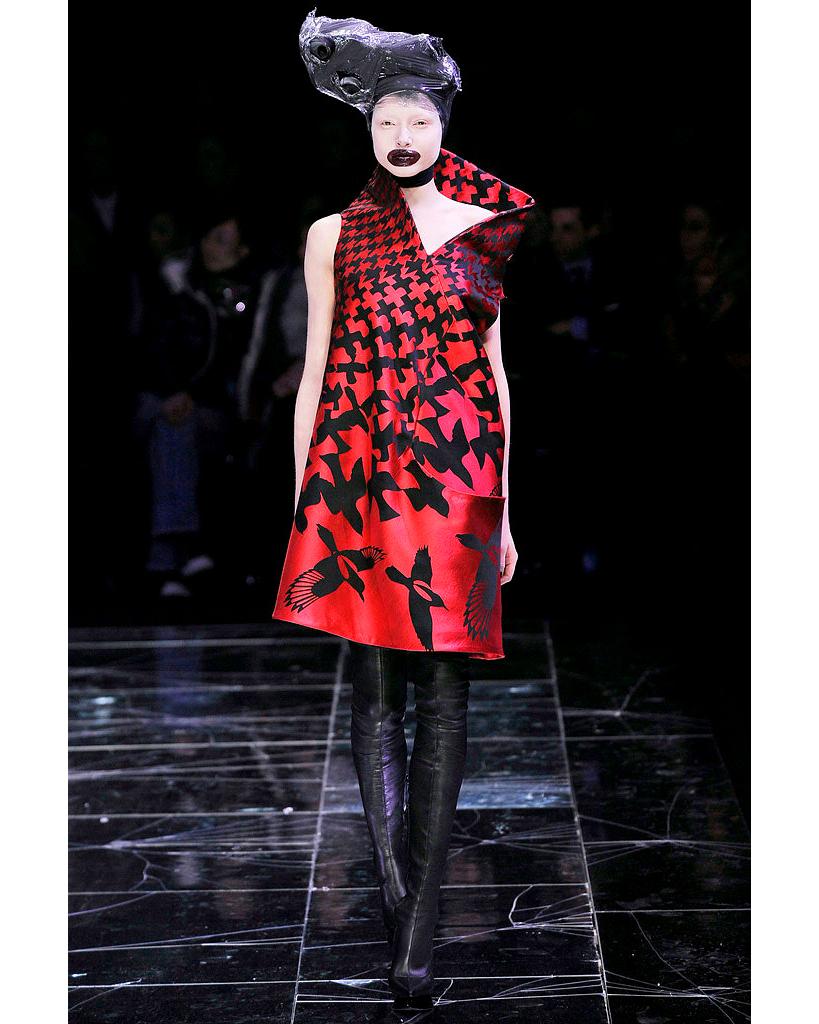 Alexander McQueen red and black silk jacquard a-line evening dress, fw 2009 2