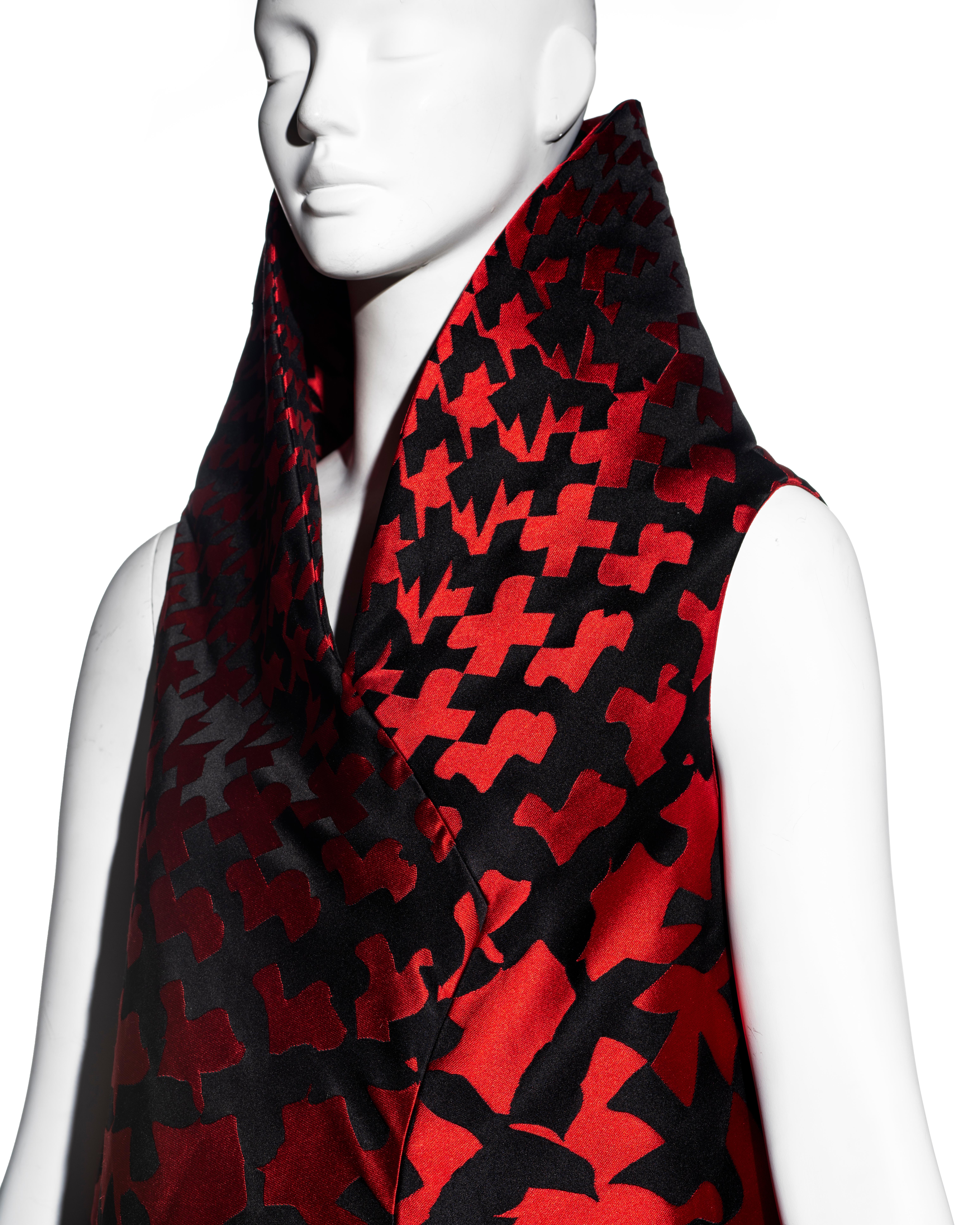 Alexander McQueen red and black silk jacquard a-line evening dress, fw 2009 4