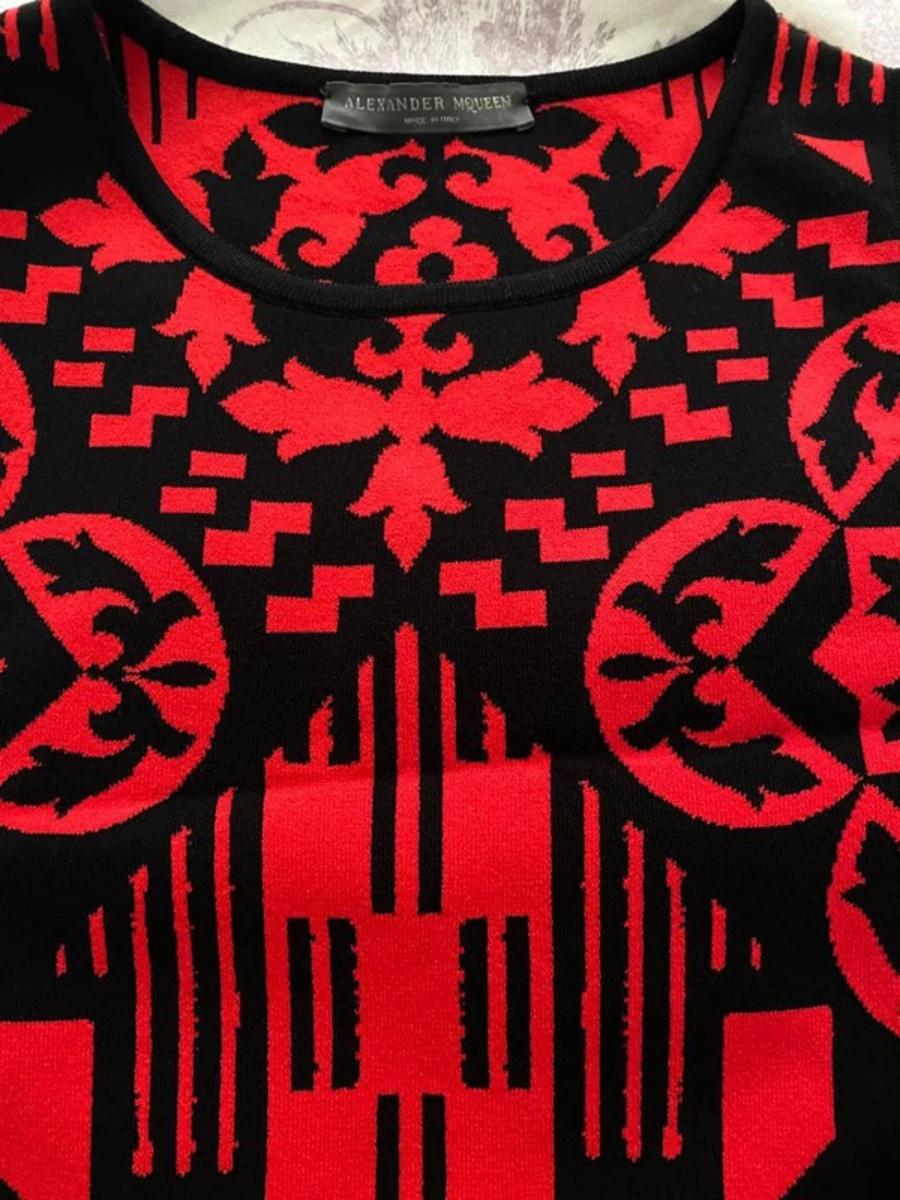 Alexander McQueen Rot-Schwarzes Digitales Damast-Patchwork-Minikleid aus Jacquard mit Ziegeln im Angebot 5