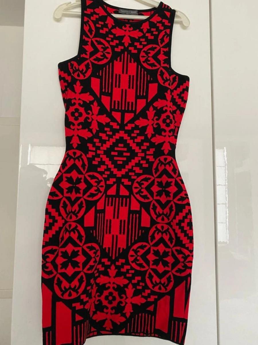 Alexander McQueen Rot-Schwarzes Digitales Damast-Patchwork-Minikleid aus Jacquard mit Ziegeln Damen im Angebot