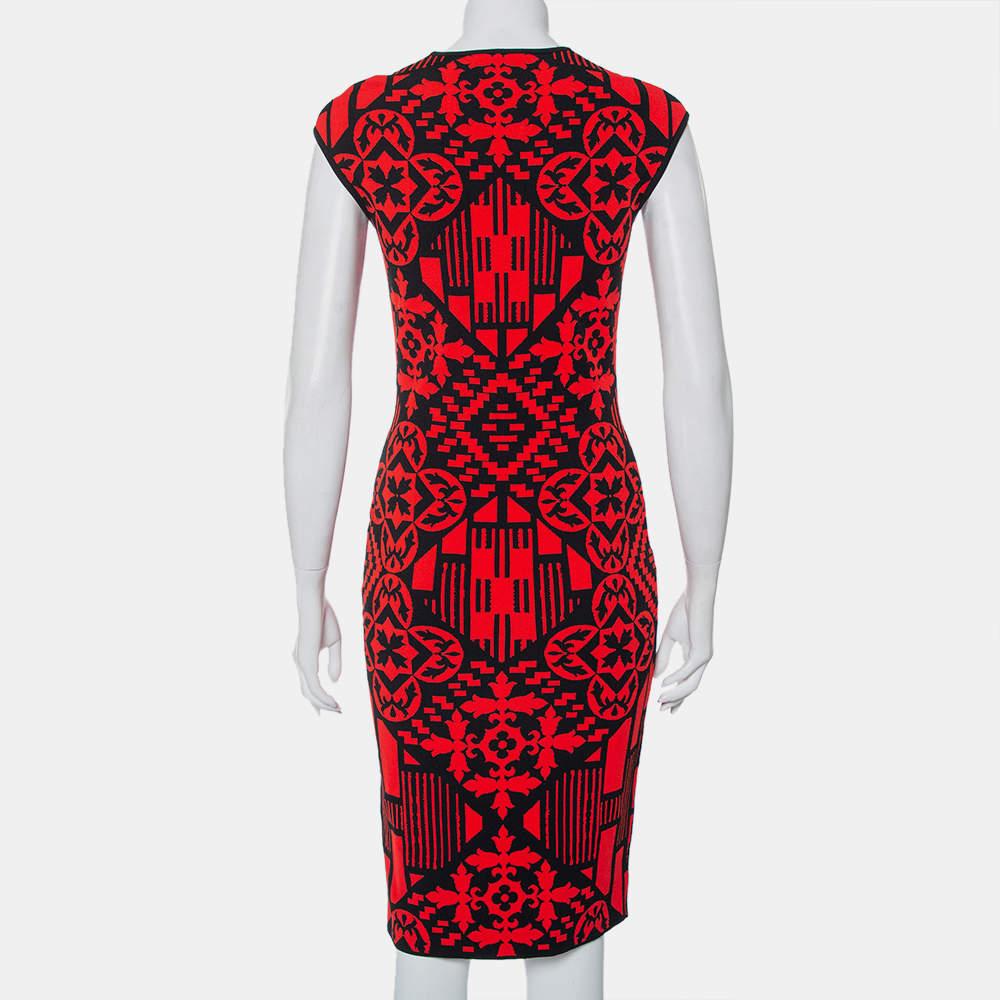 Alexander McQueen Red & Black Jacquard Knit Sheath Dress M In Good Condition For Sale In Dubai, Al Qouz 2
