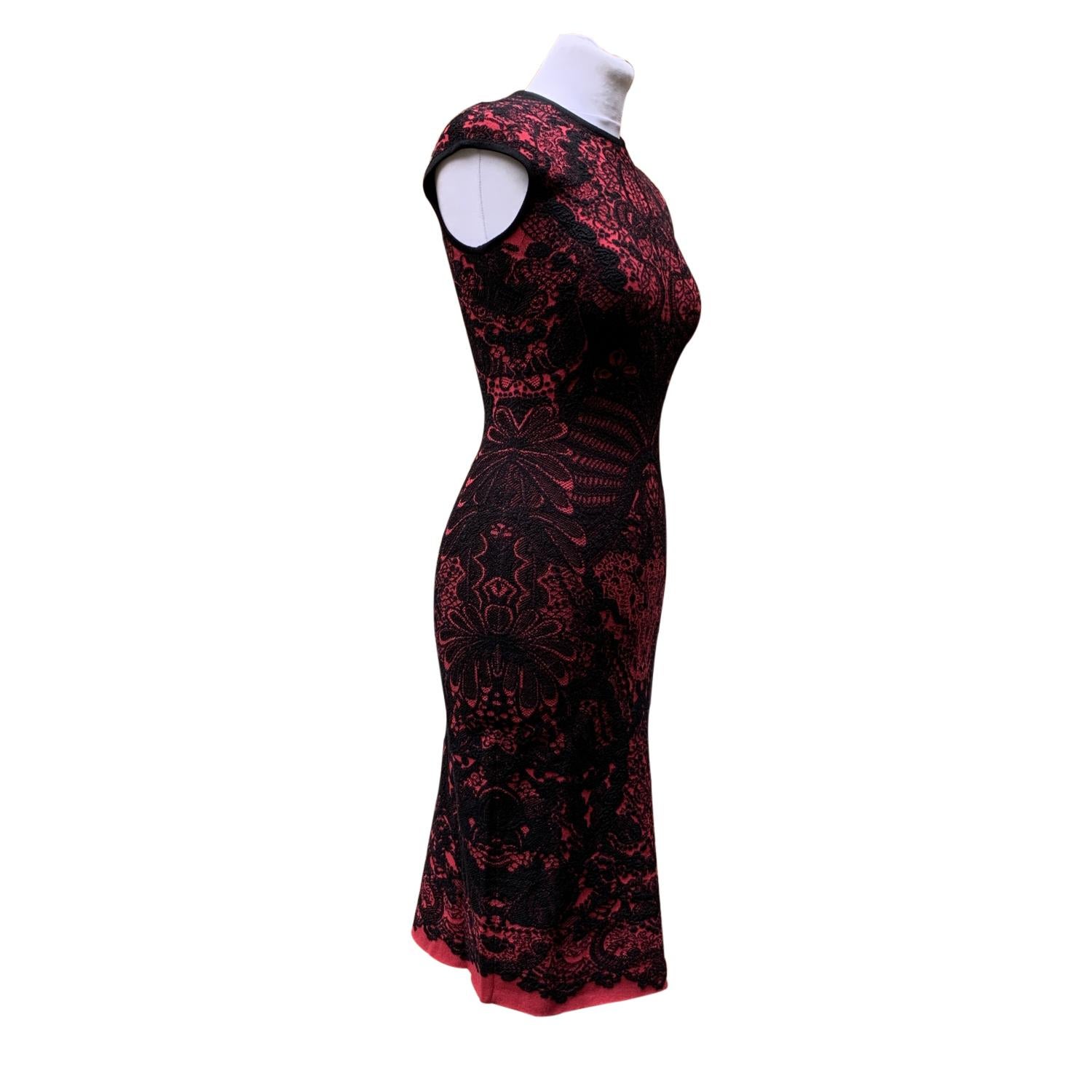 Alexander McQueen Red Black Lace Intarsia Bodycon Dress Size S In Excellent Condition In Rome, Rome