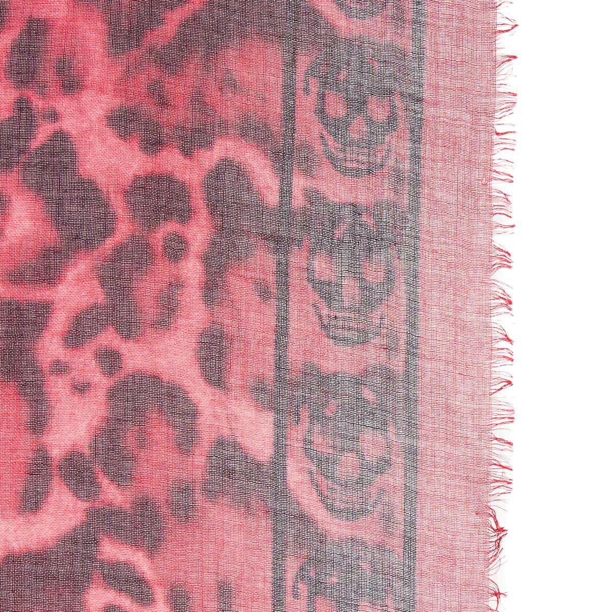 Alexander McQueen 'leopard skull' shawl in strawberry red and black cashmere (70%) and silk (30%). Has been worn with a few thread pulls. Overall in excellent condition.

Width 135cm (52.7in)
Length 135cm (52.7in)
