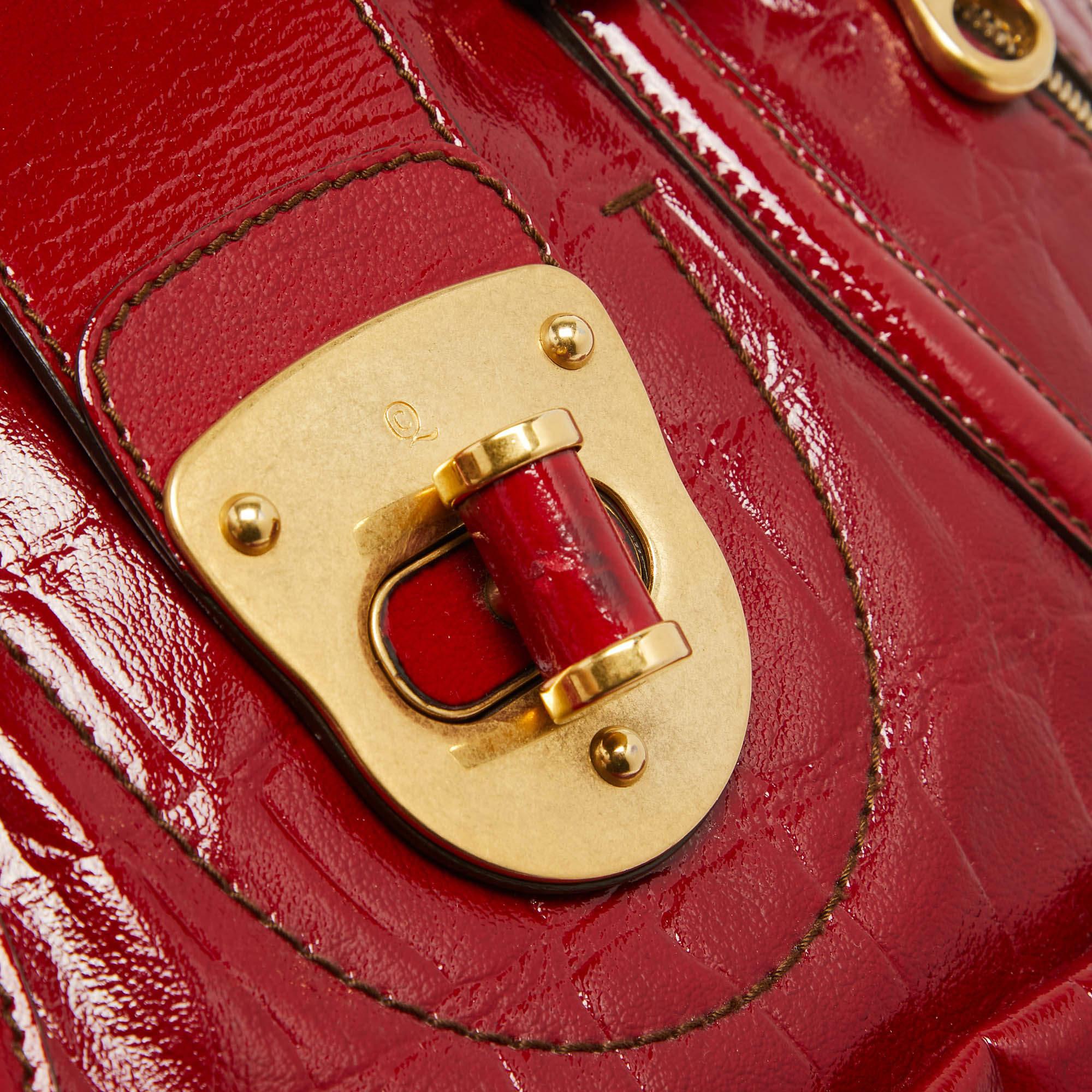 Alexander McQueen Bolso Flapper Novak de charol rojo con cocodrilo en relieve 6