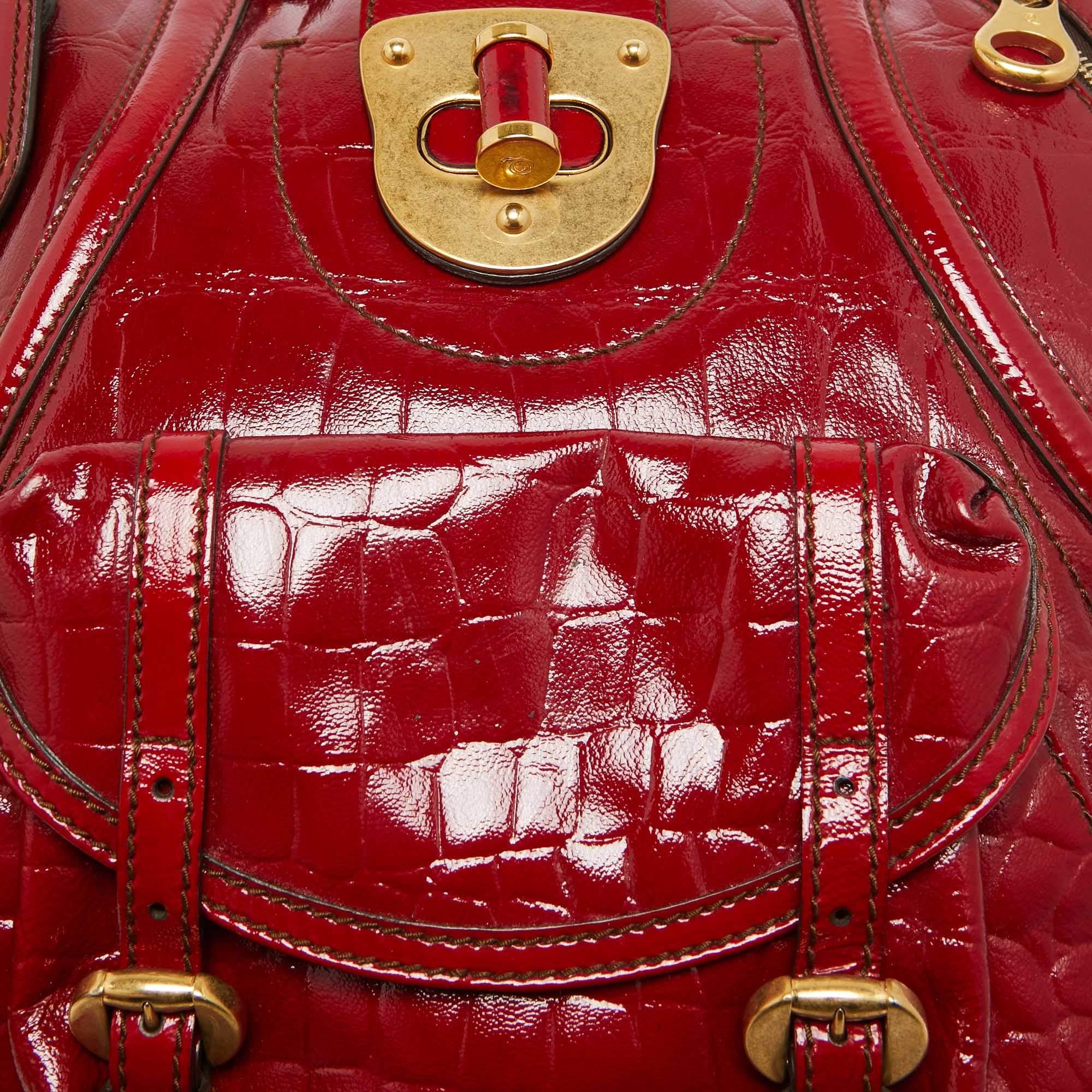 Alexander McQueen Bolso Flapper Novak de charol rojo con cocodrilo en relieve 10