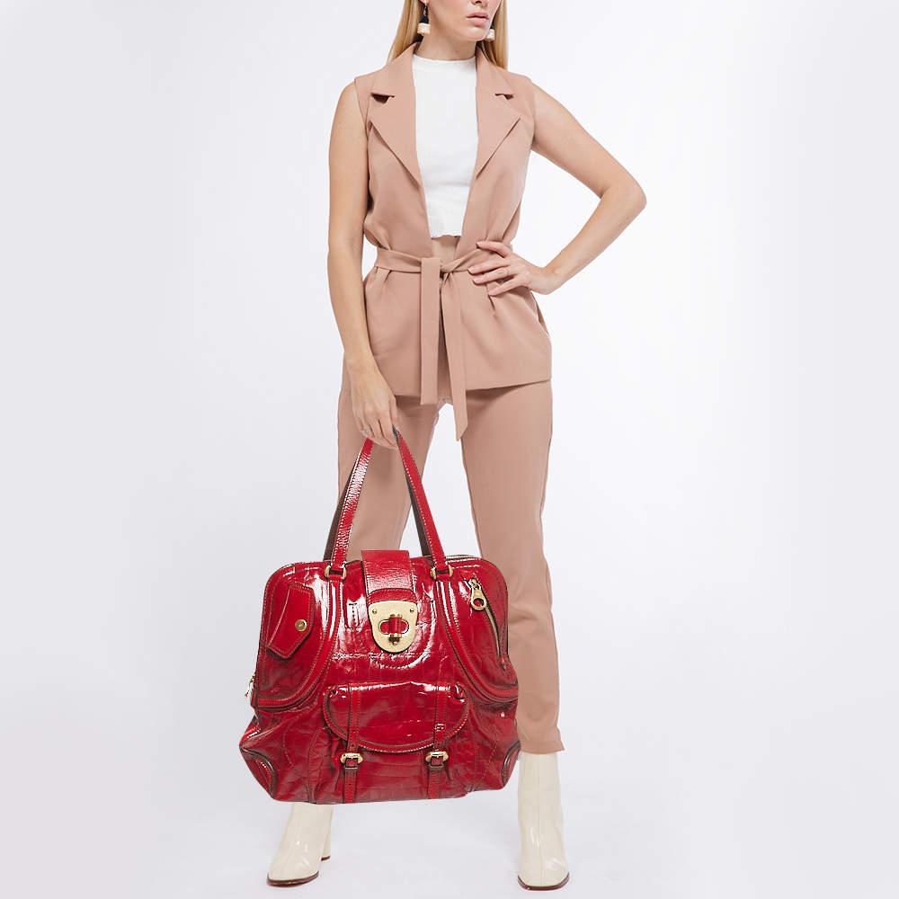Alexander McQueen Bolso Flapper Novak de charol rojo con cocodrilo en relieve Marrón