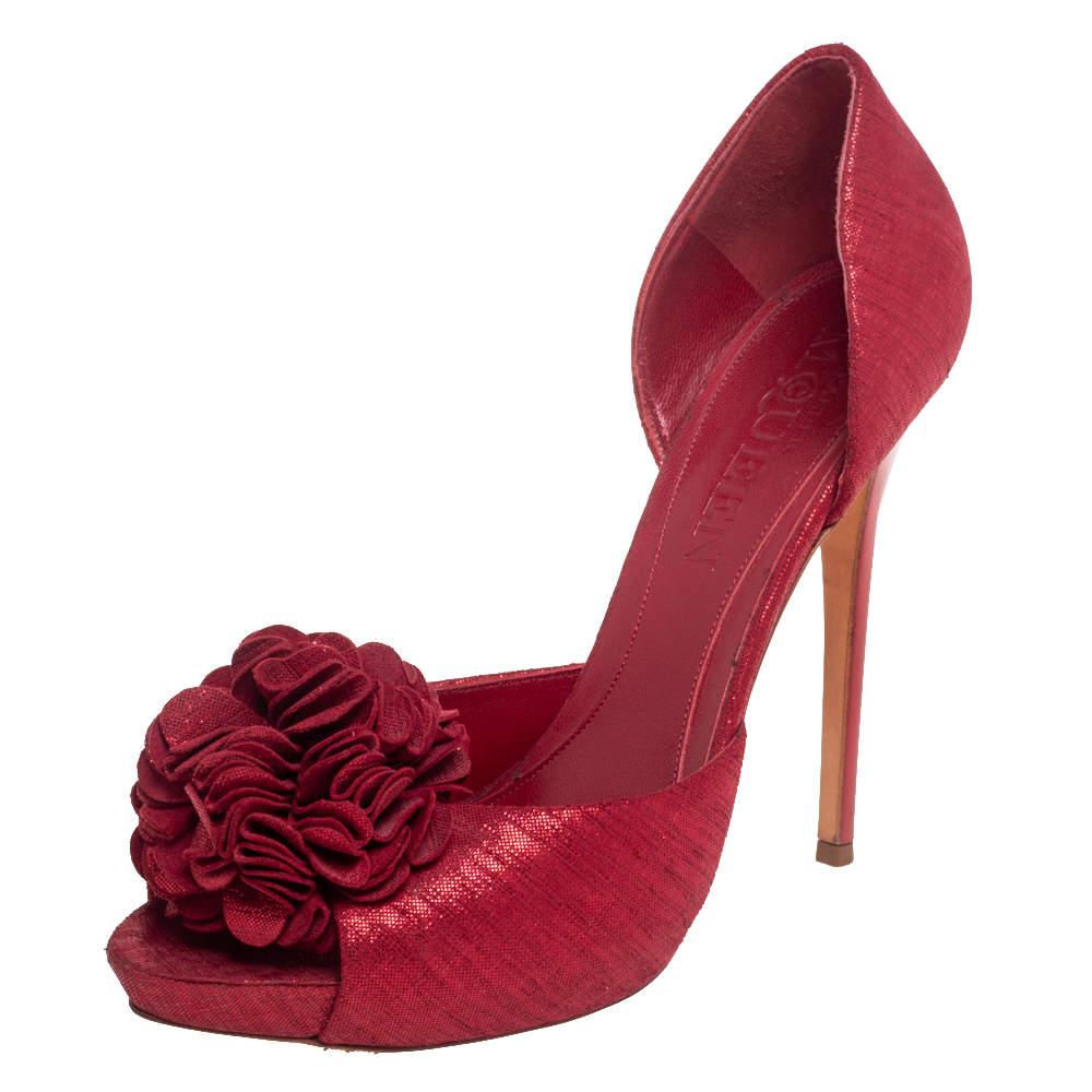 These pumps from Alexander McQueen are indeed a sight to behold! Creatively made using red fabric on the upper with a floral corsage perched on the front, these pumps appear graceful and chic through their every detail. A precise counter, a peep-toe