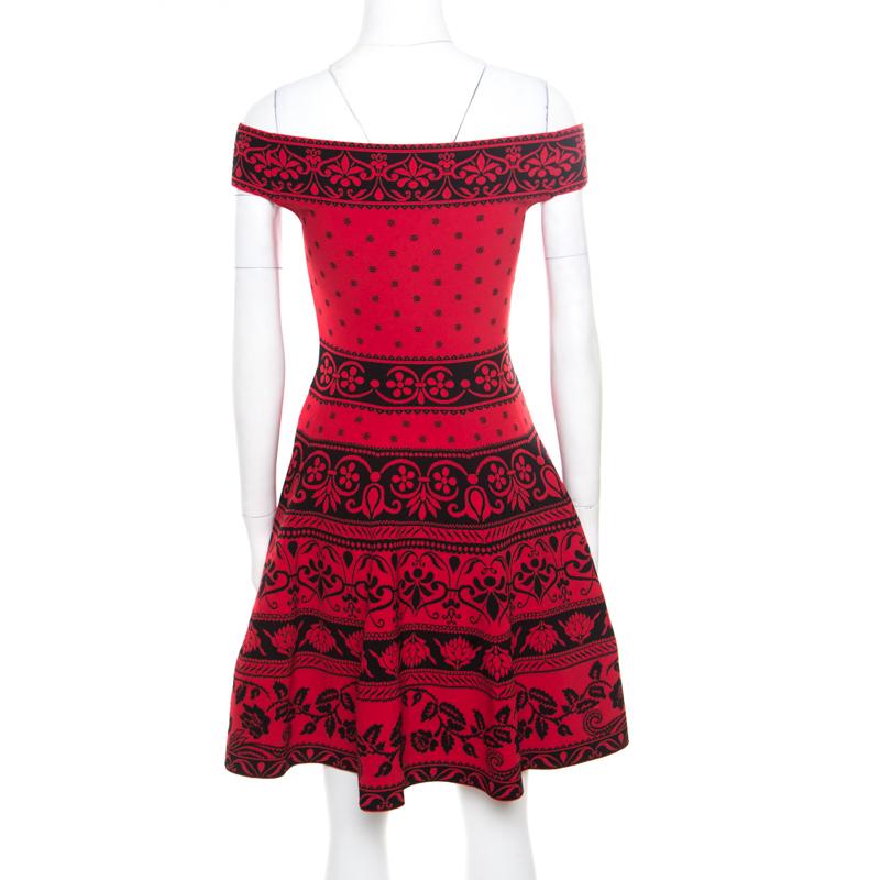 A perfect dress to get your ready for parties and special events, this Alexander McQueen flared dress is sure to steal your heart. Constructed in red blended fabric, this dress features floral jacquard prints all over along with an off-shoulder