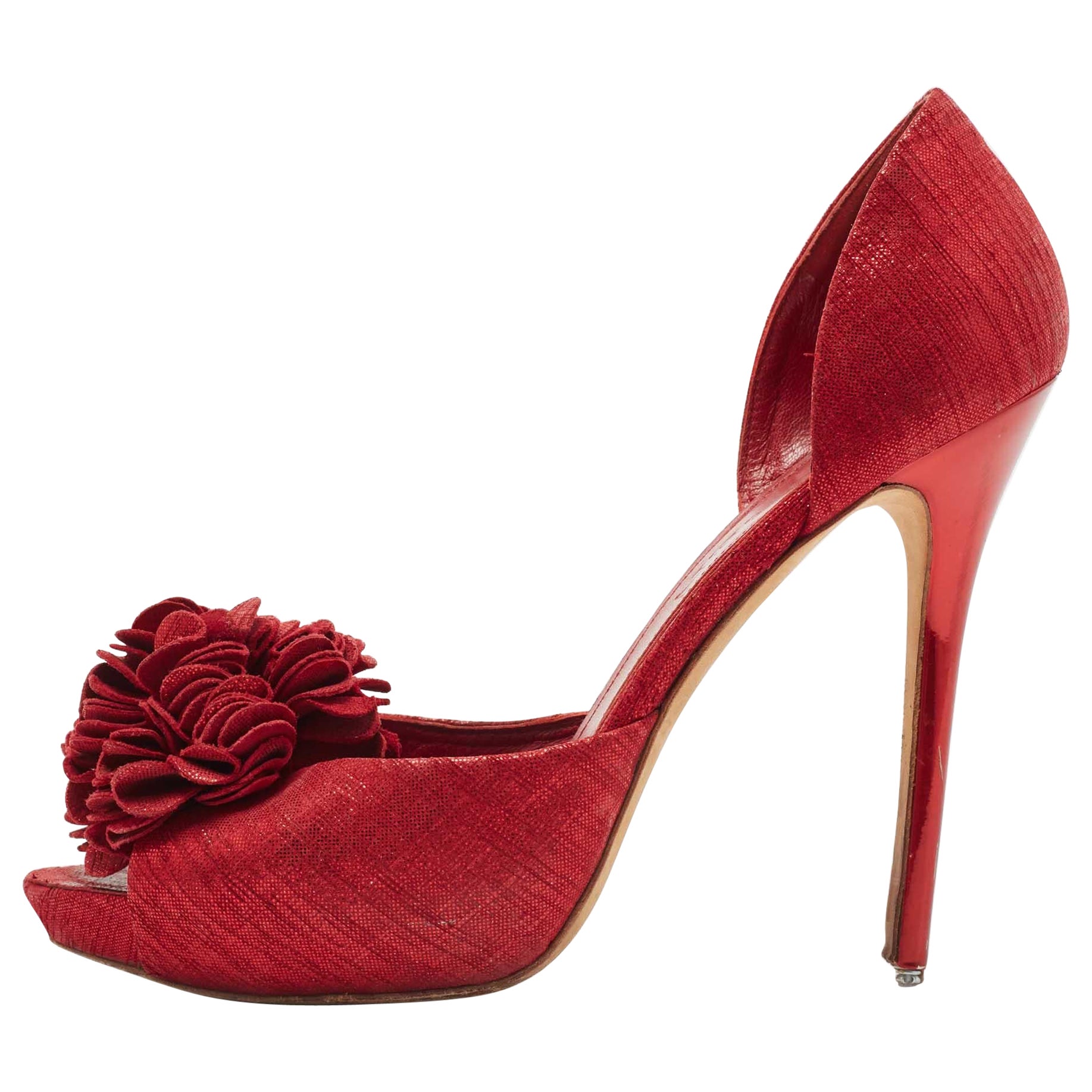 Alexander McQueen Red Laminated Suede Floral Applique D
orsay Pumps Size 38.5