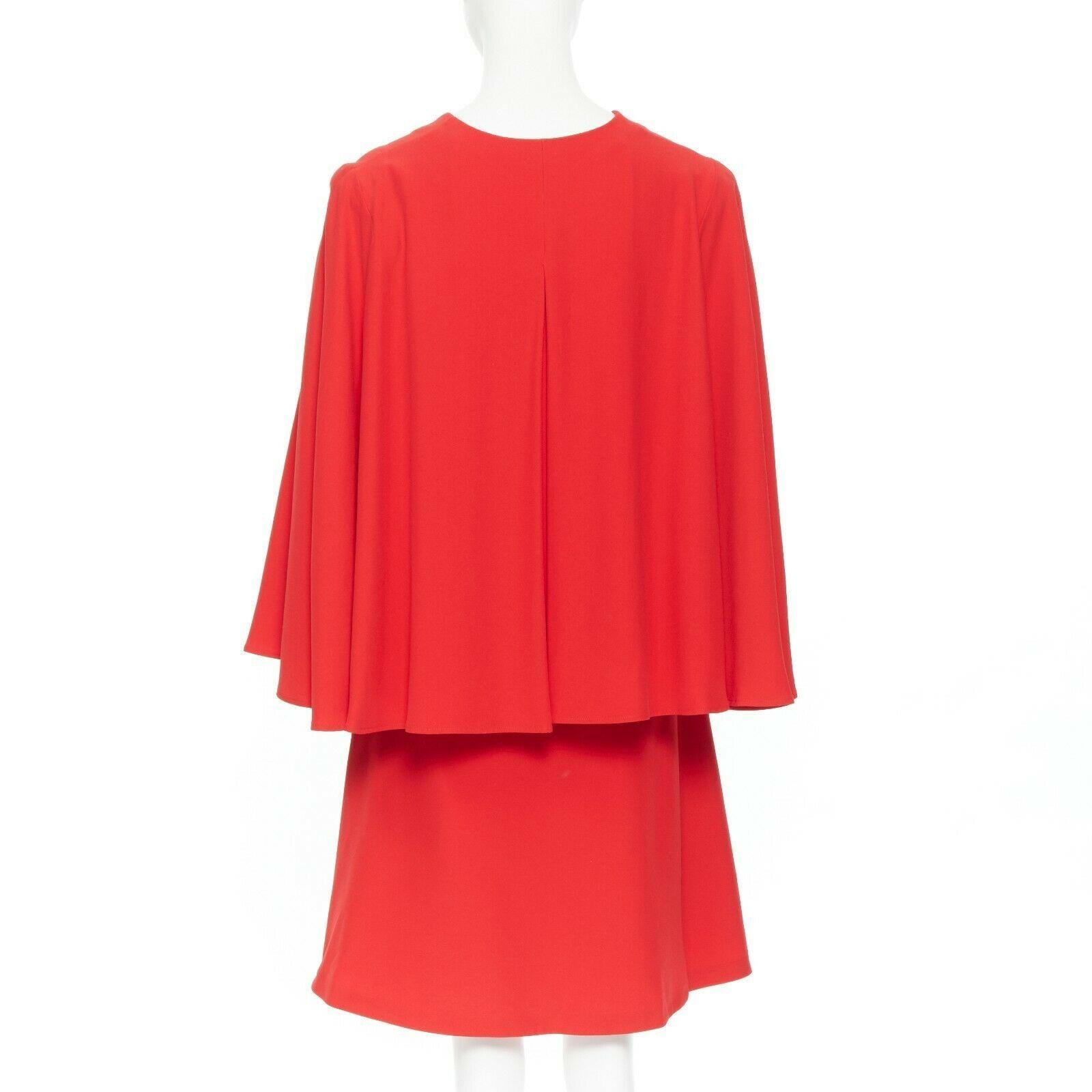 ALEXANDER MCQUEEN red leaf-crepe cape sleeve v neck padded cocktail dress IT42 M In Excellent Condition In Hong Kong, NT