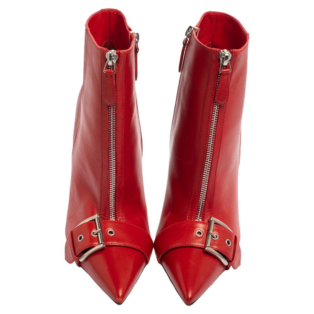 Add a bold and smart feel to your outfit with these boots from Alexander McQueen. These ankle boots are made from red leather featuring a unique design of pointed toes, front zippers, buckle detailing, and 11 cm heels. The insoles are lined with