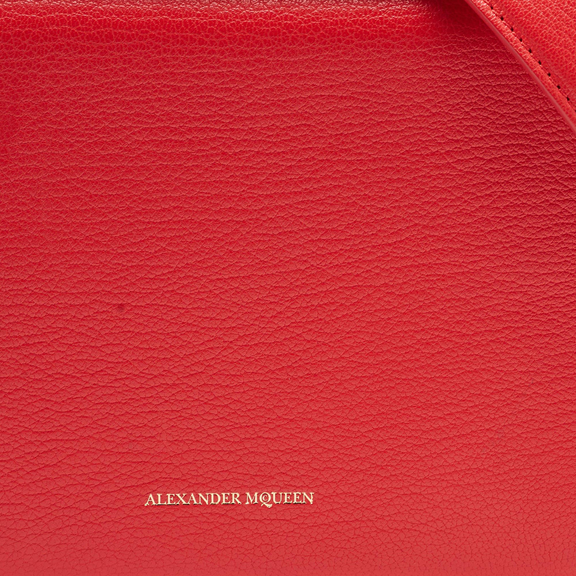 Alexander McQueen Red Leather Box Shoulder Bag In Good Condition In Dubai, Al Qouz 2
